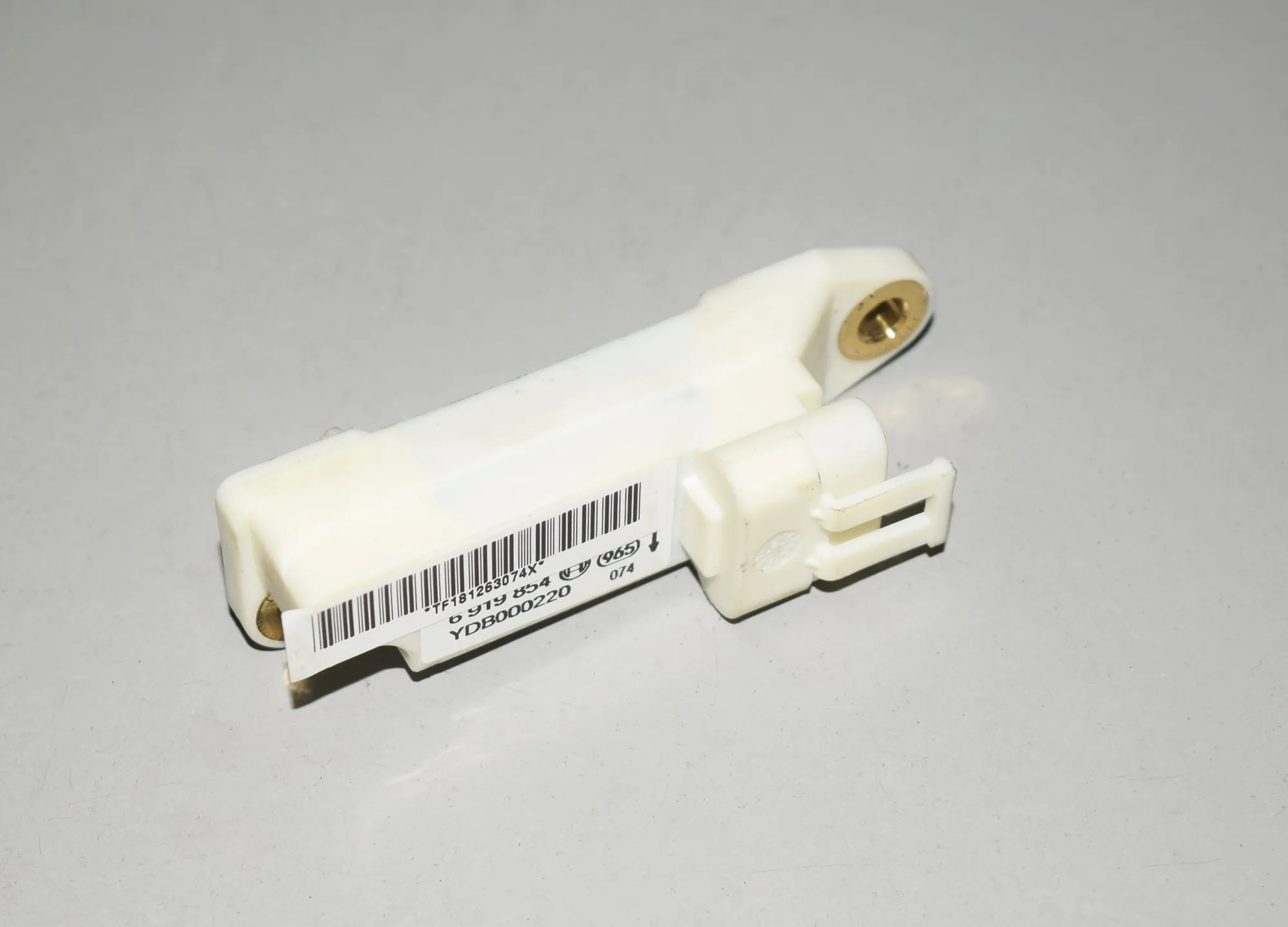 Front Left Impact Sensor – OEM 6919854 · LAND ROVER RANGE ROVER III (L322) 4.4 4x4 2002 – 2