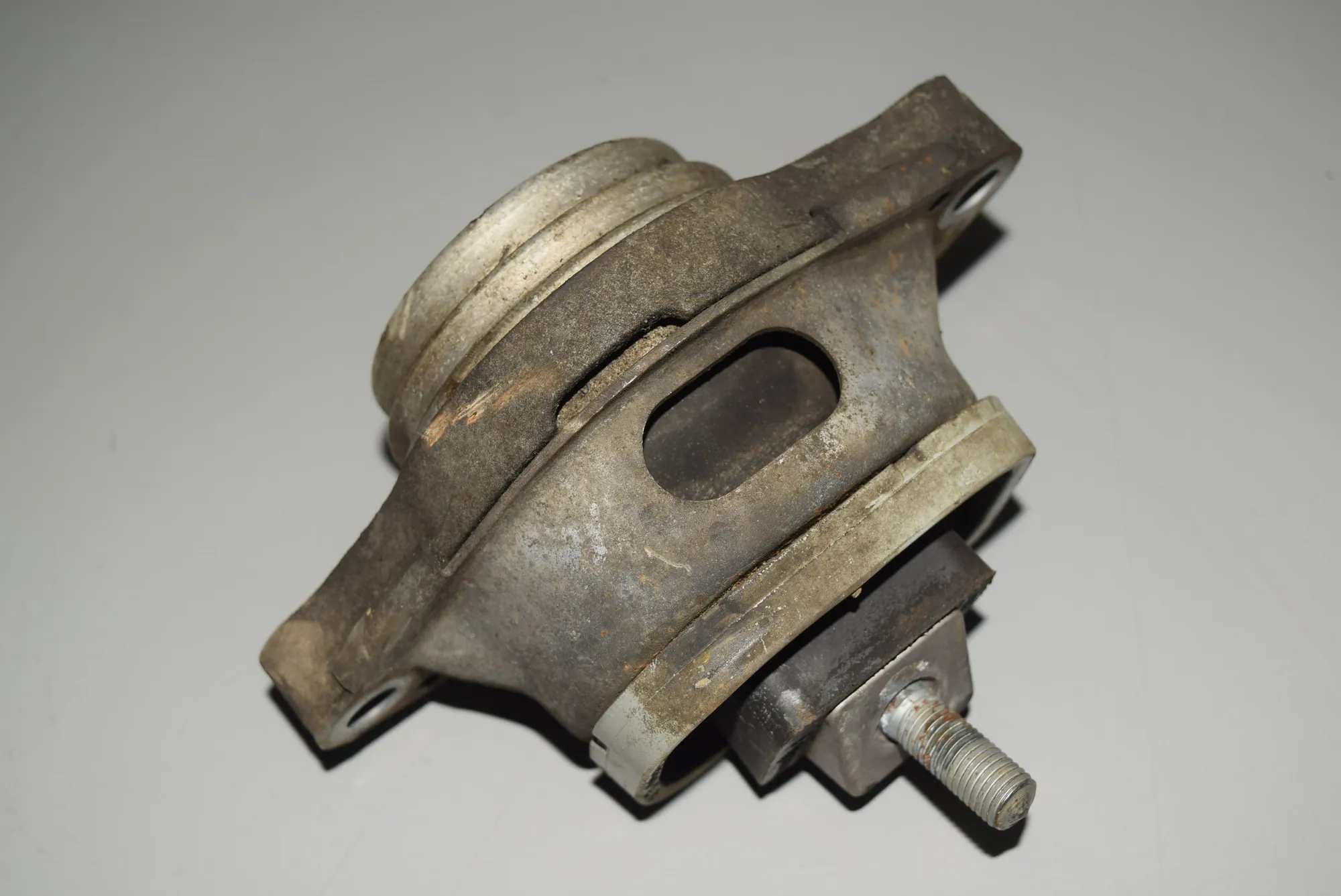 Right Side Engine Mount – OEM 6752059 · LAND ROVER RANGE ROVER III (L322) 4.4 4x4 2002