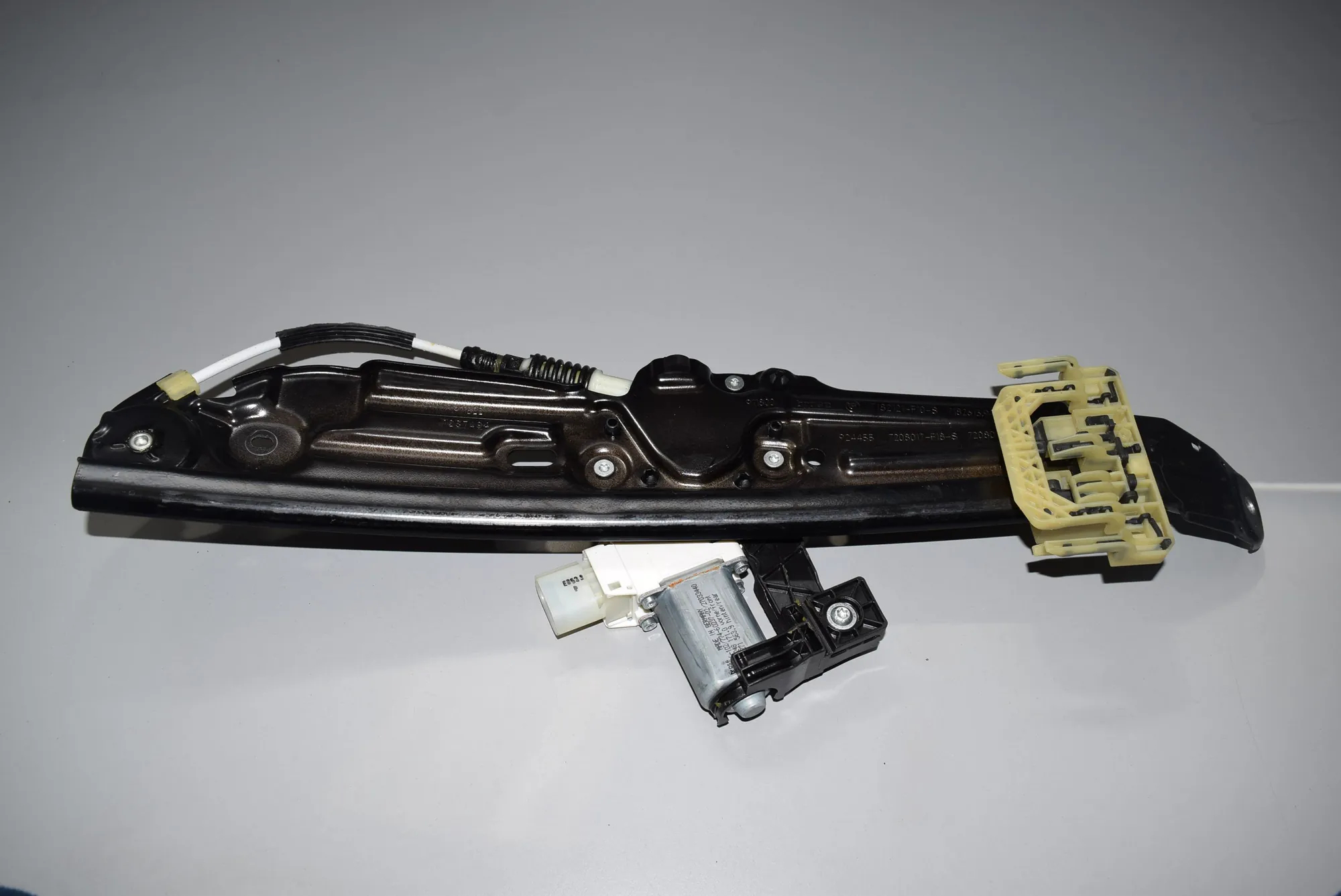 Rear Left Door Window Regulator – OEM 51357182613 · BMW BMW 5 Touring (F11) 2013