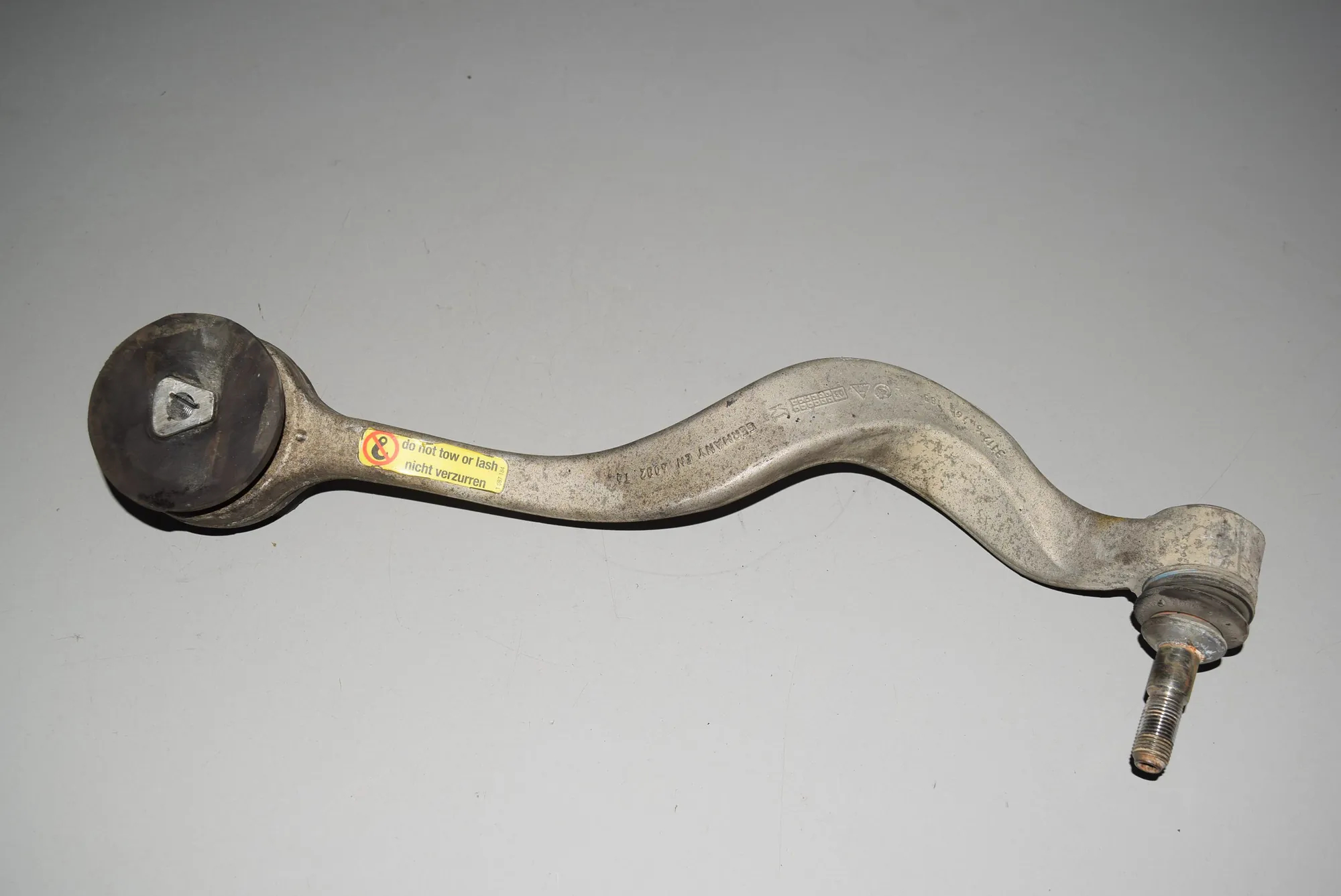 Front Left Curved Control Arm – OEM 31102348047 · BMW 5 (E60) 525 d 2004