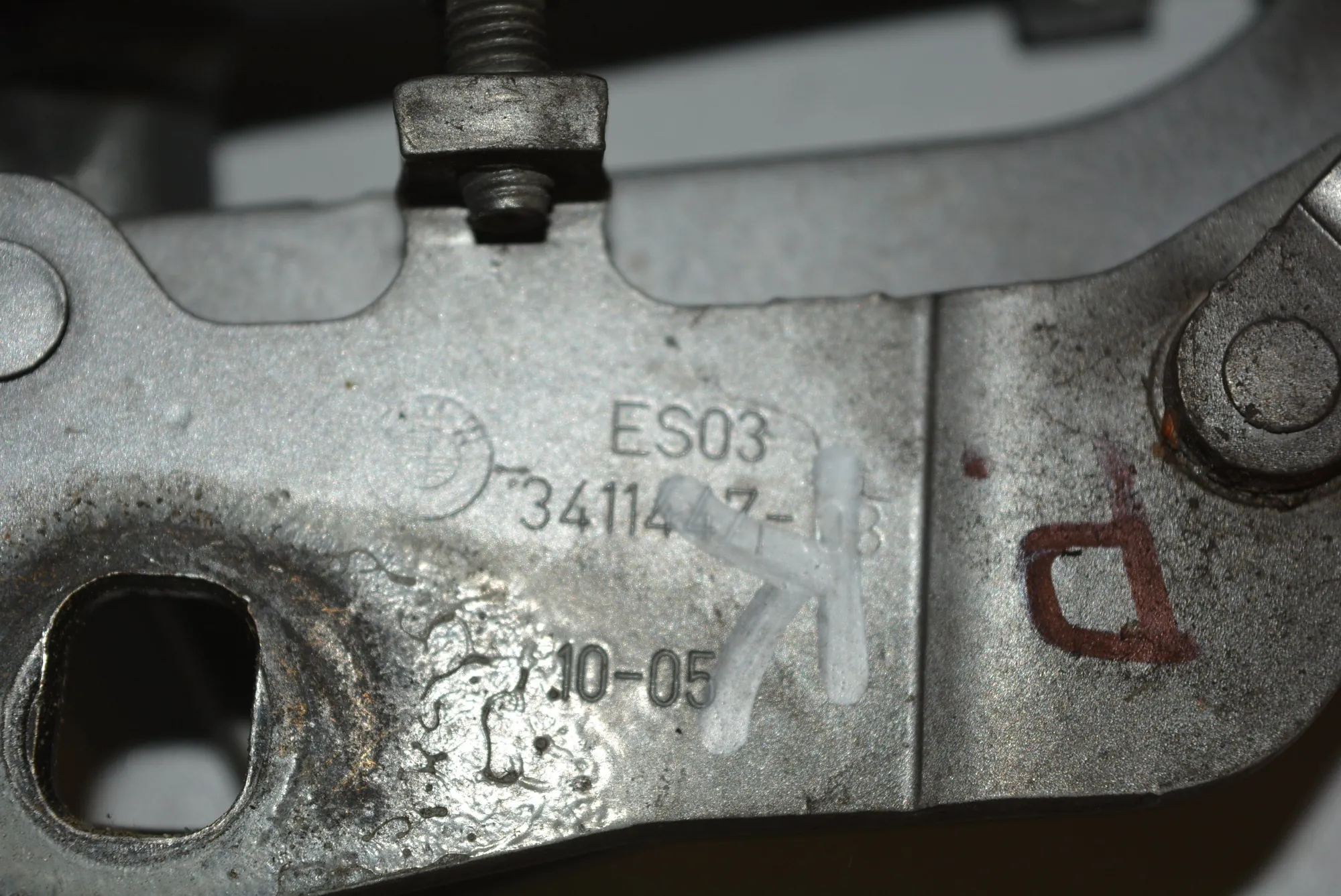 Front Left Bonnet Hinge – OEM 3411447 · BMW X3 (E83) 3.0 d 2005 – 2