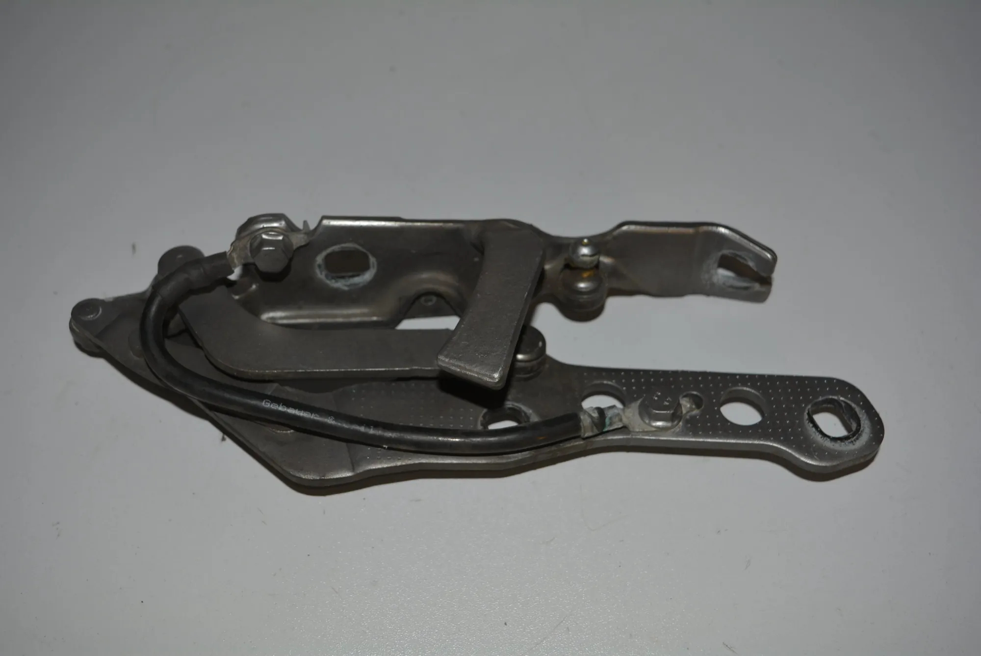 Front Left Bonnet Hinge – OEM 3411447 · BMW X3 (E83) 3.0 d 2005 – 3
