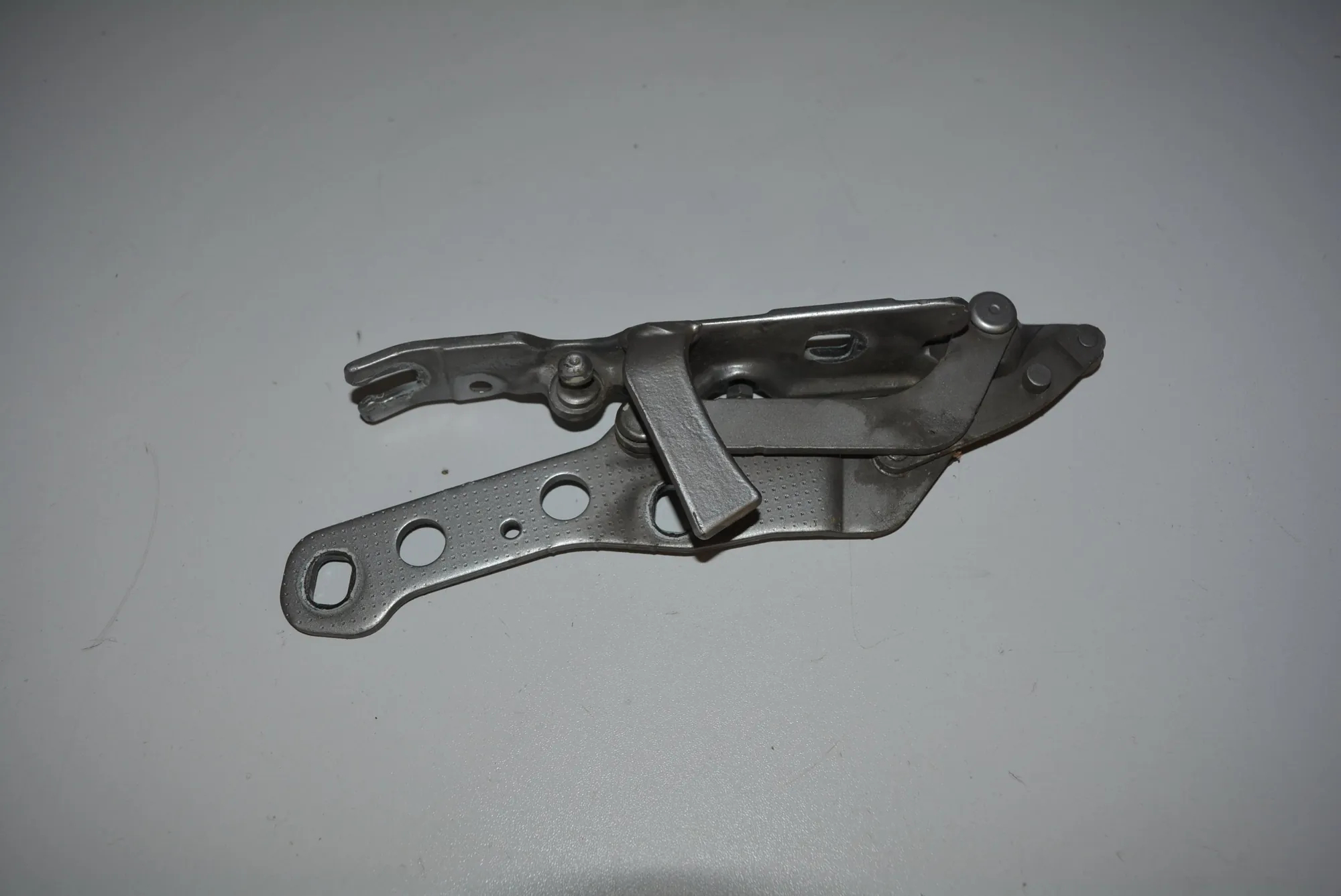 Front Right Bonnet Hinge – OEM 3411448 · BMW X3 (E83) 3.0 d 2005