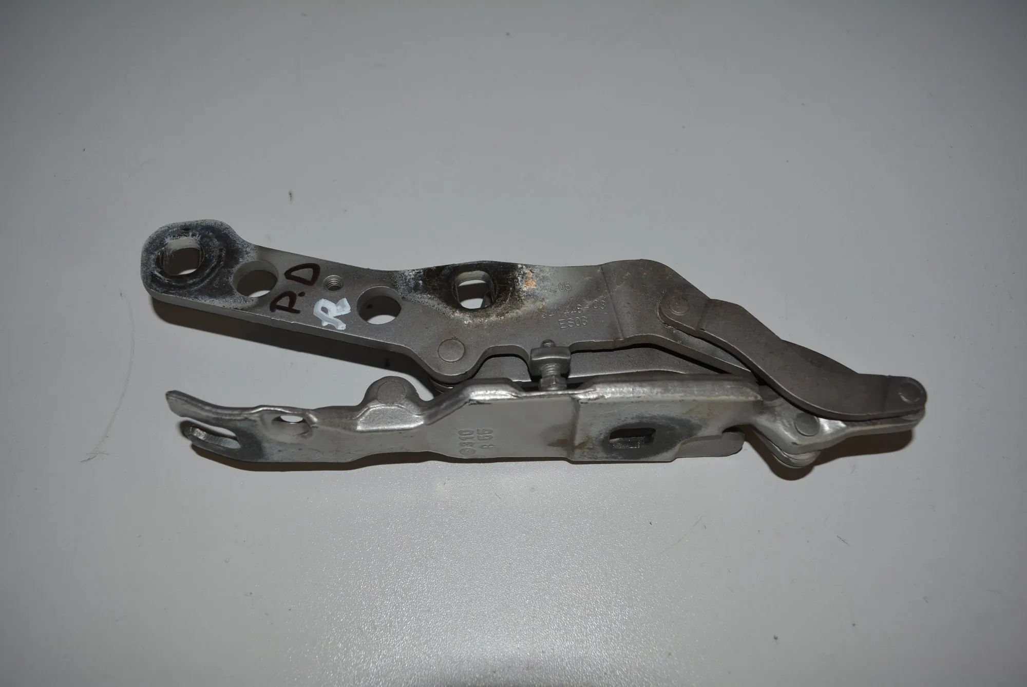 Front Right Bonnet Hinge – OEM 3411448 · BMW X3 (E83) 3.0 d 2005 – 2