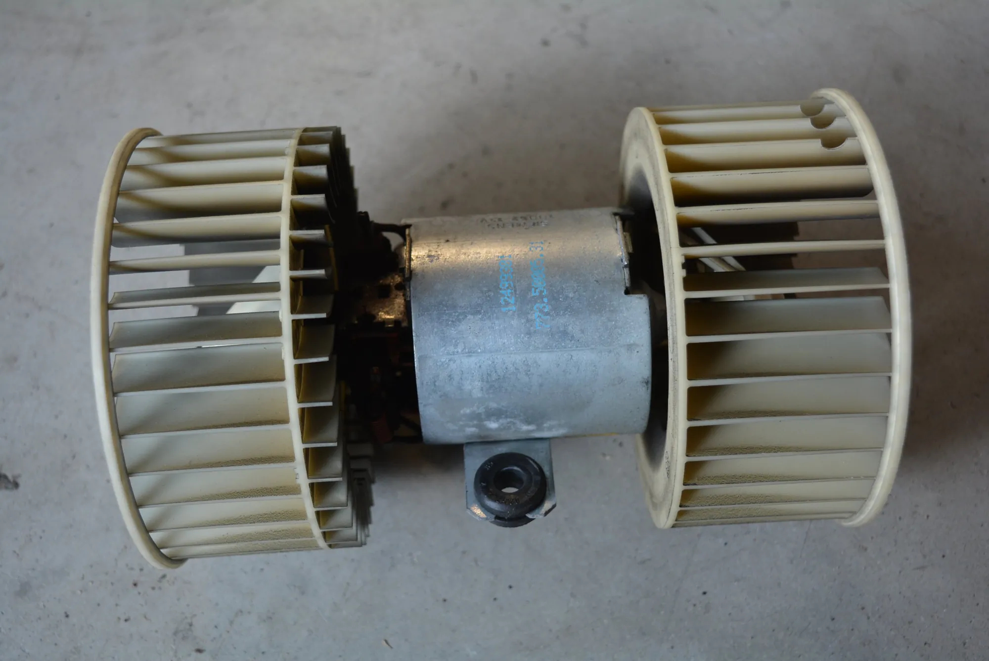 Heater Blower Fan – OEM 8372493 · BMW 5 Touring (E39) 530 d 1999 – 2