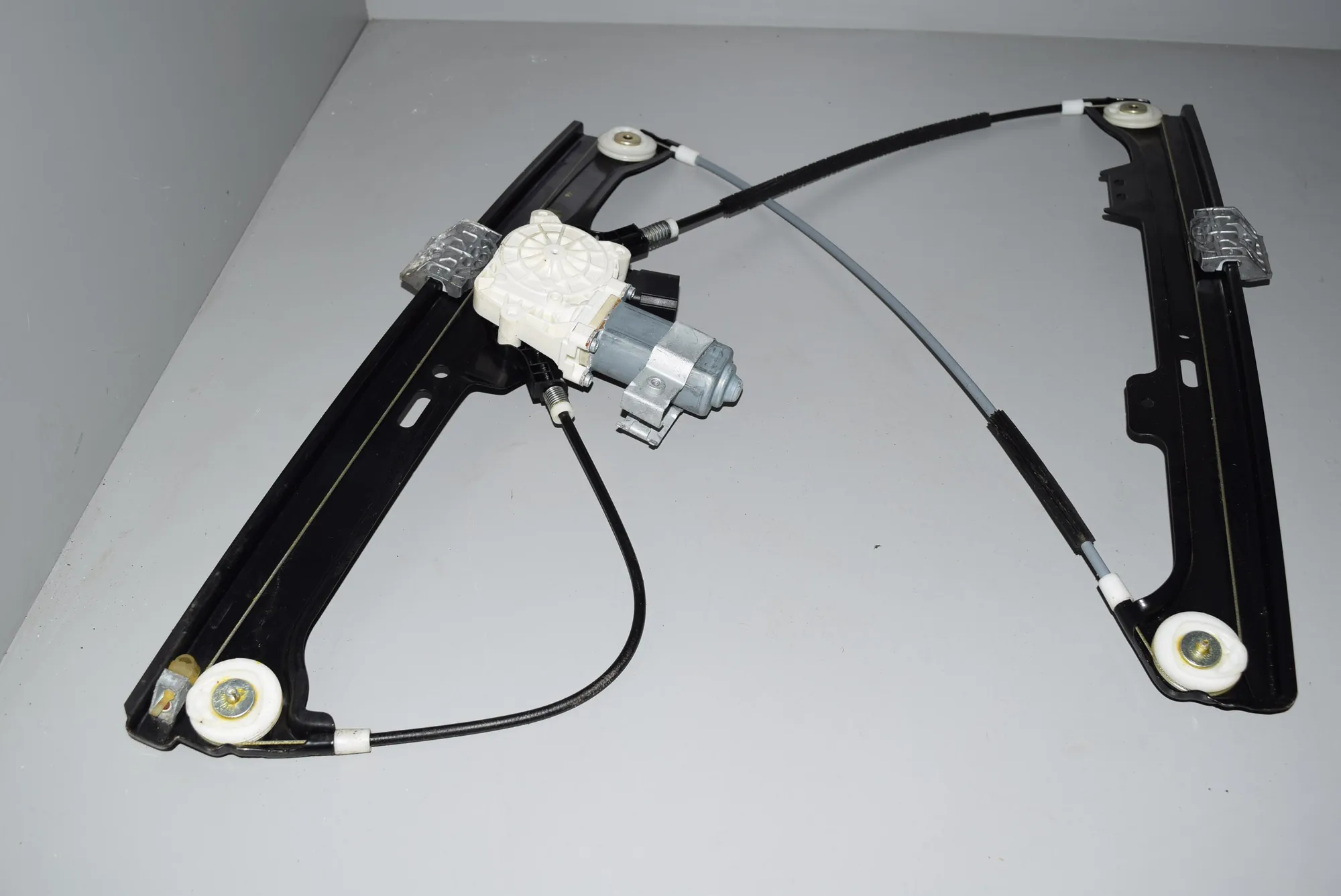 Front Left Door Window Regulator – OEM 7075667 · BMW 5 (E60) 530 i 2005 – 2