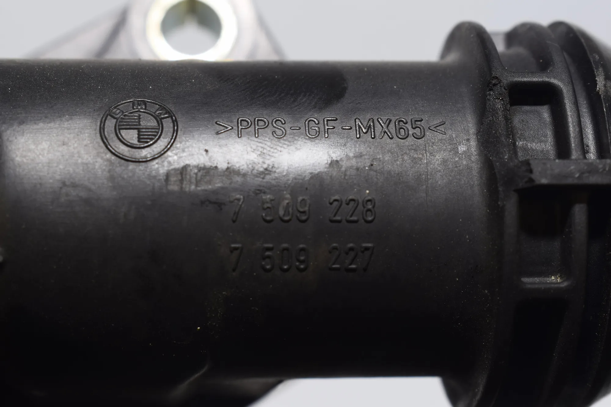 Thermostat – OEM 7509228 · BMW 5 (E39) BMW 5 (E39) 530 i 2001 – 3