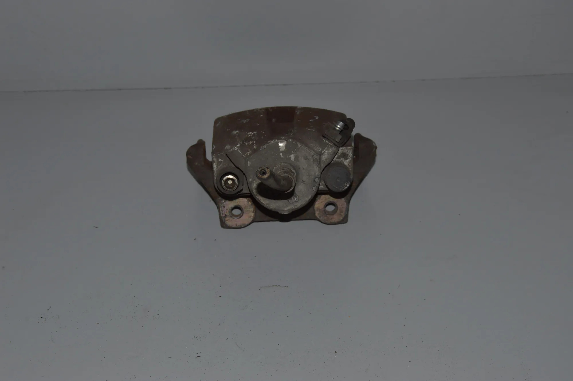 Rear Left Brake Caliper · BMW 5 (E39) 523 i 1998 – 2