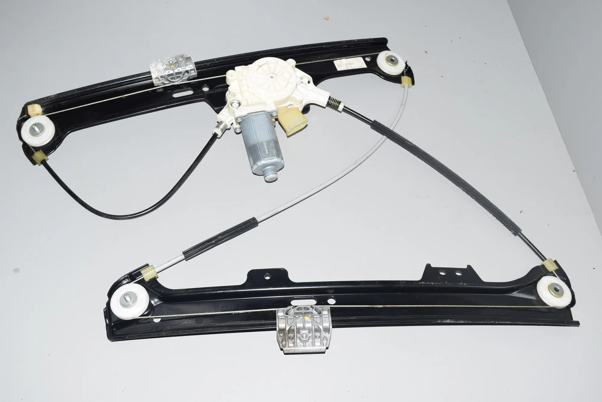 Front Left Door Window Regulator – OEM 7184383 · BMW 5 (E60) 520 d 2008 – 3
