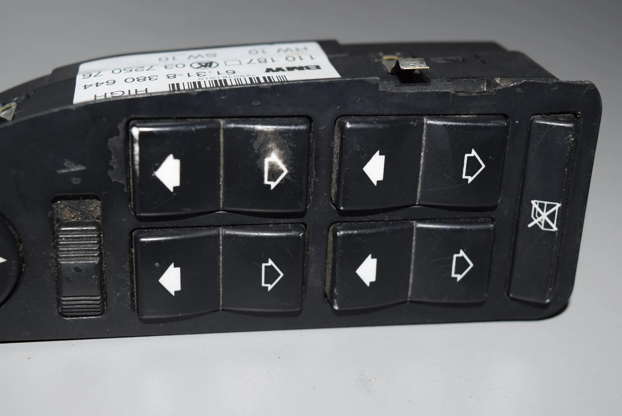 Front Right Door Window Switch – OEM 61318380644 · BMW 5 (E39) BMW 5 (E39) 523 i 1998 – 2