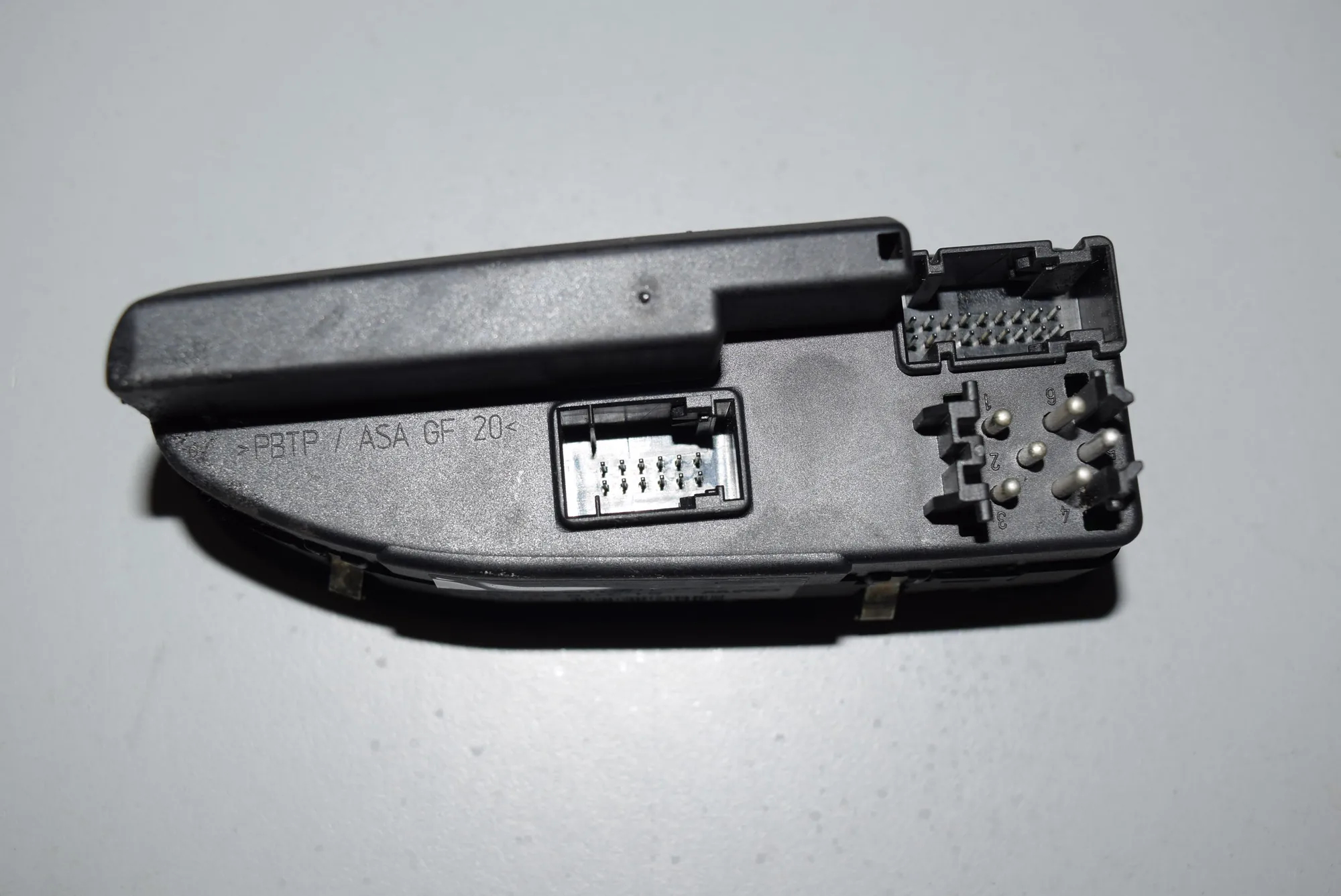 Front Right Door Window Switch – OEM 61318380644 · BMW 5 (E39) BMW 5 (E39) 523 i 1998 – 3