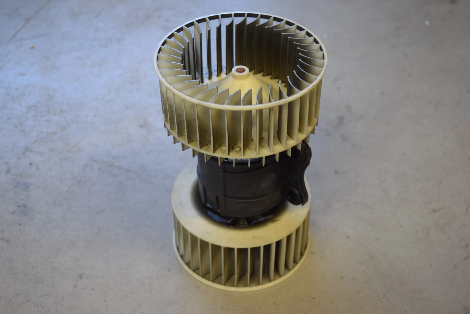 Heater Blower Fan – OEM 64118385558 · BMW 5 (E39) 540 i 2001