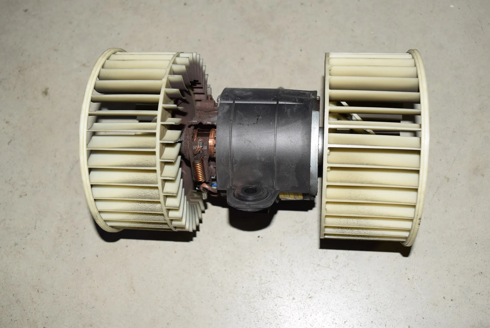 Heater Blower Fan – OEM 64118385558 · BMW 5 (E39) 540 i 2001 – 2
