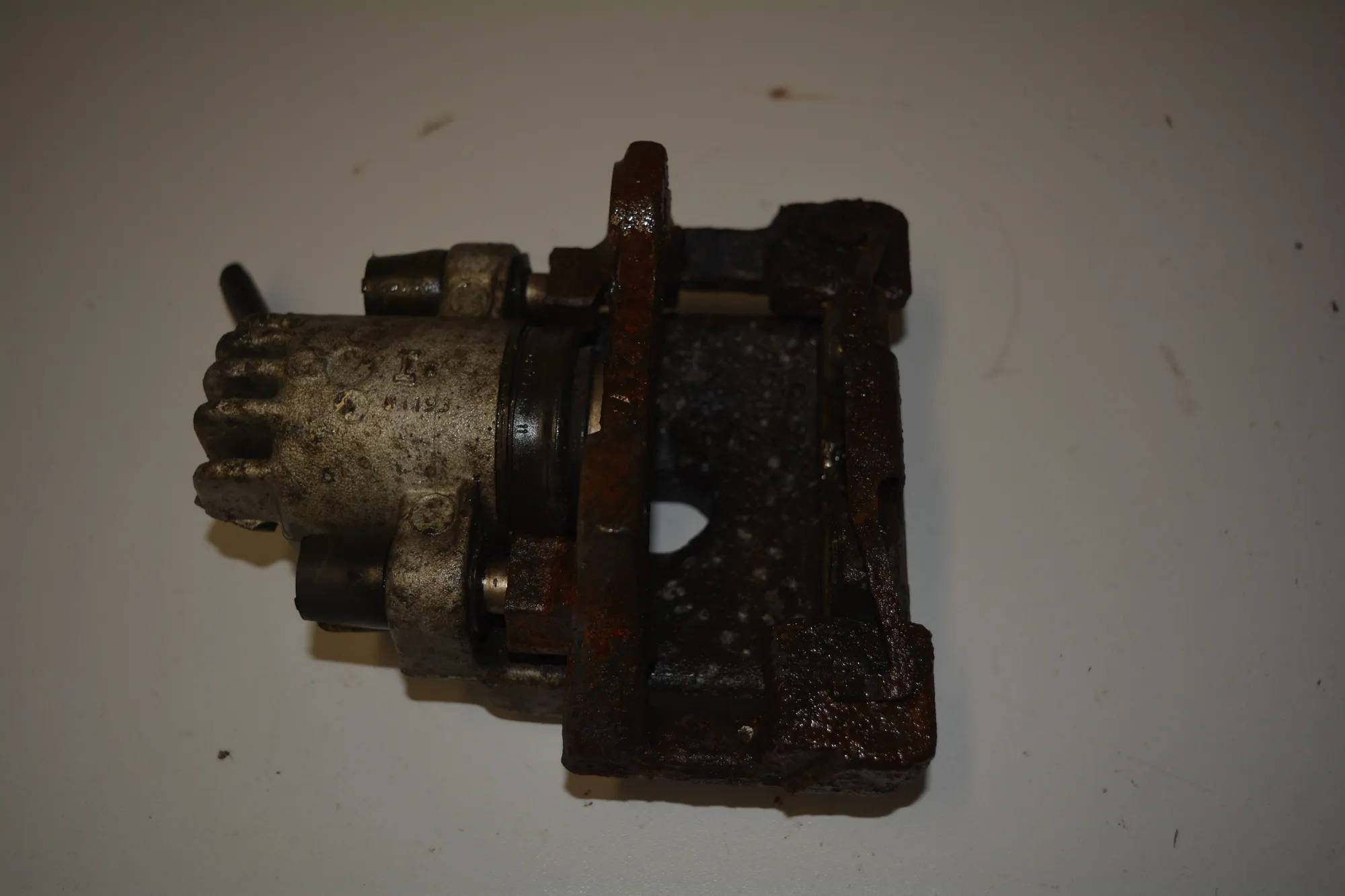 Rear Left Brake Caliper · BMW 5 Touring (E39) 530 d 1999 – 3