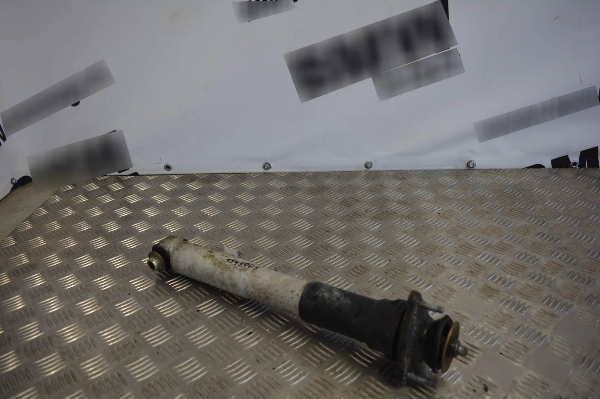 Rear Right Shock Absorber – OEM 1094052 · BMW 5 Touring (E39) 525 d 2001