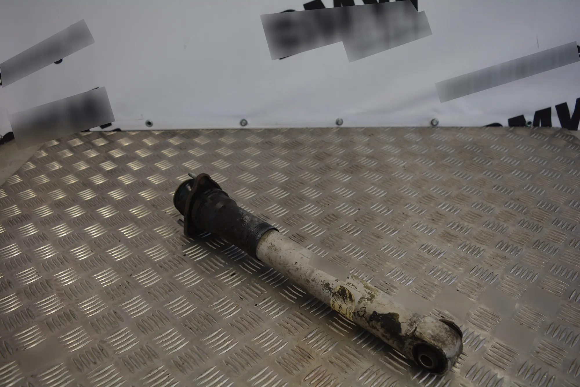 Rear Right Shock Absorber – OEM 1094052 · BMW 5 Touring (E39) 525 d 2001 – 2