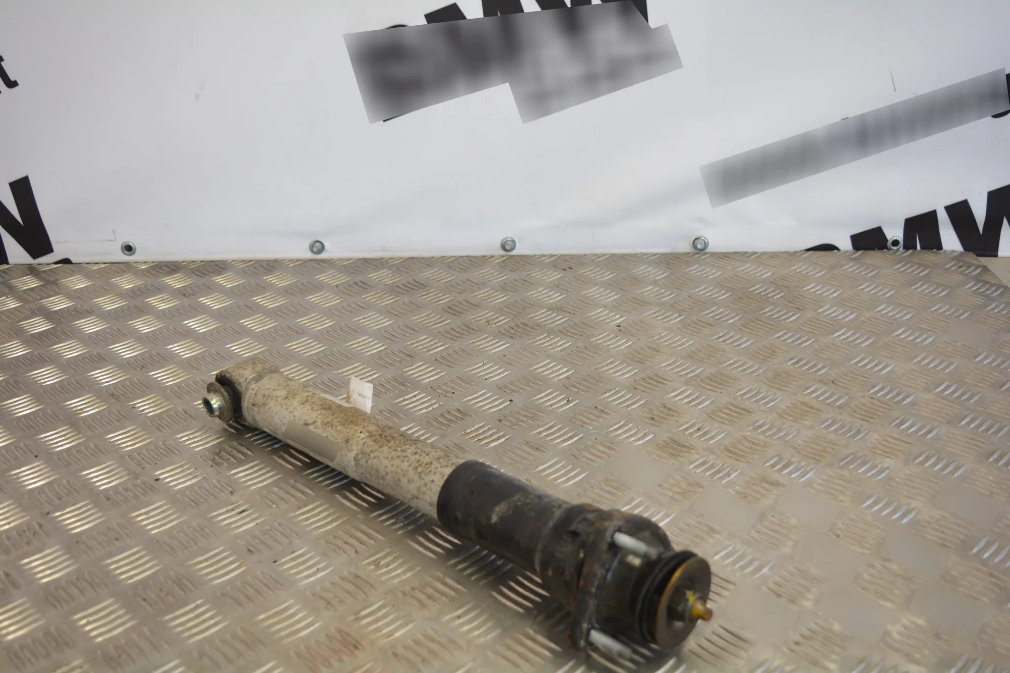 Rear Left Shock Absorber – OEM 1094052 · BMW 5 Touring (E39) 525 d 2001 – 2