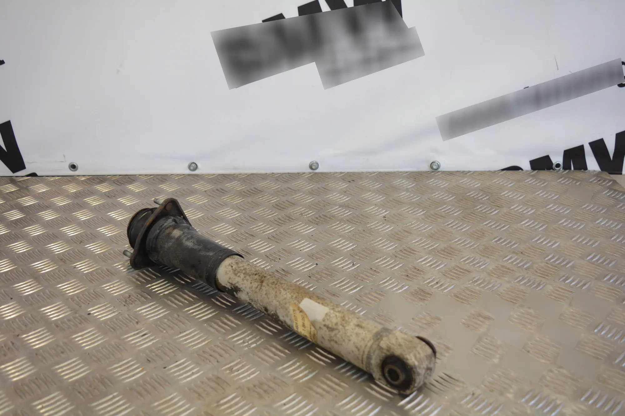 Rear Left Shock Absorber – OEM 1094052 · BMW 5 Touring (E39) 525 d 2001