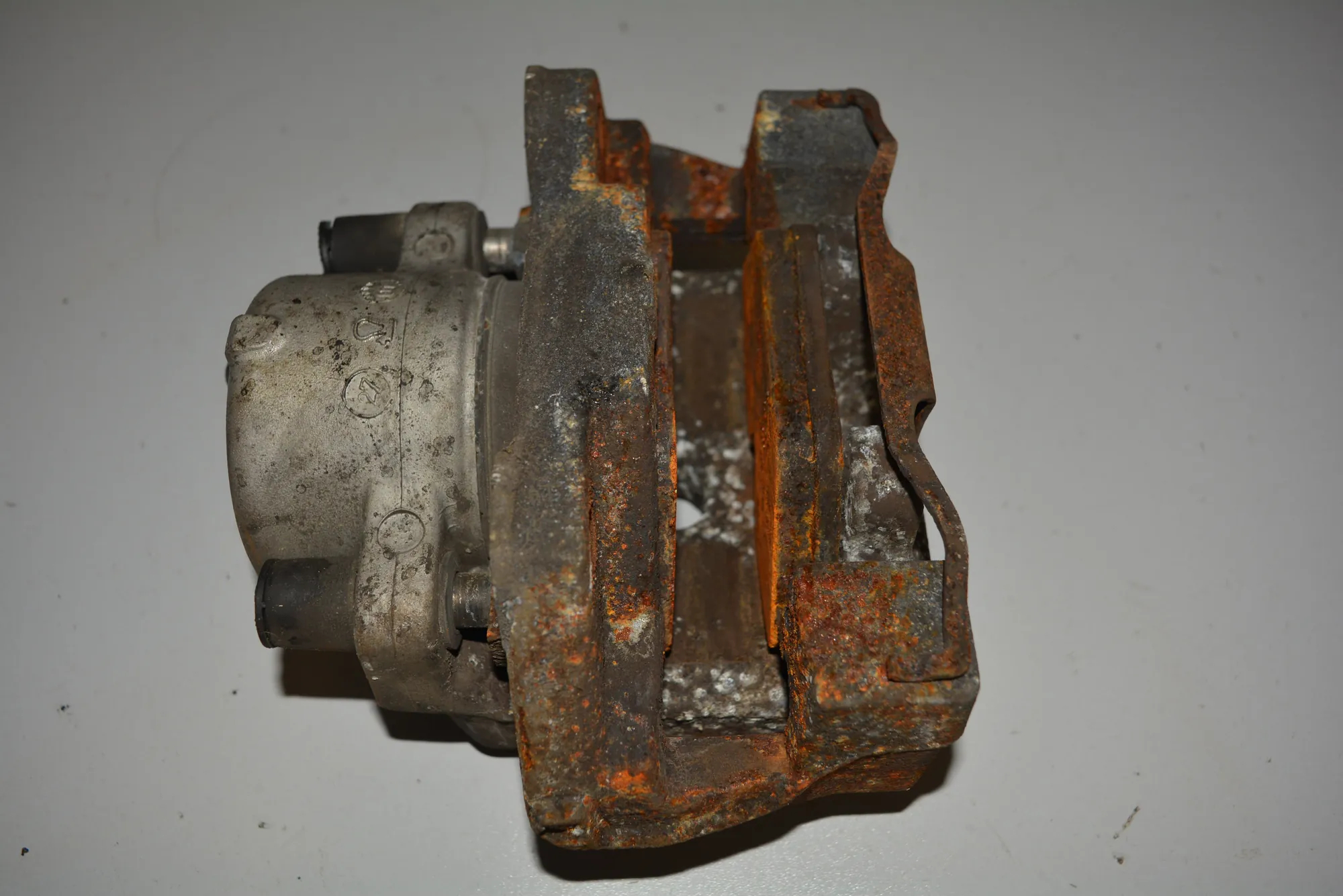 Front Left Brake Caliper · BMW 5 Touring (E39) 525 d 2001 – 3