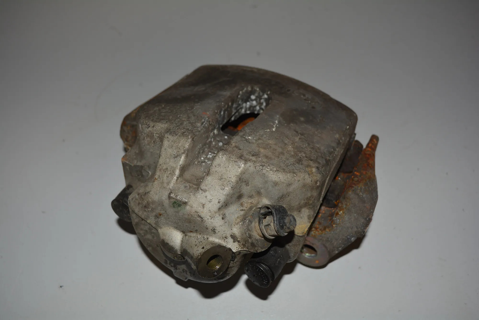 Front Left Brake Caliper · BMW 5 Touring (E39) 525 d 2001 – 2