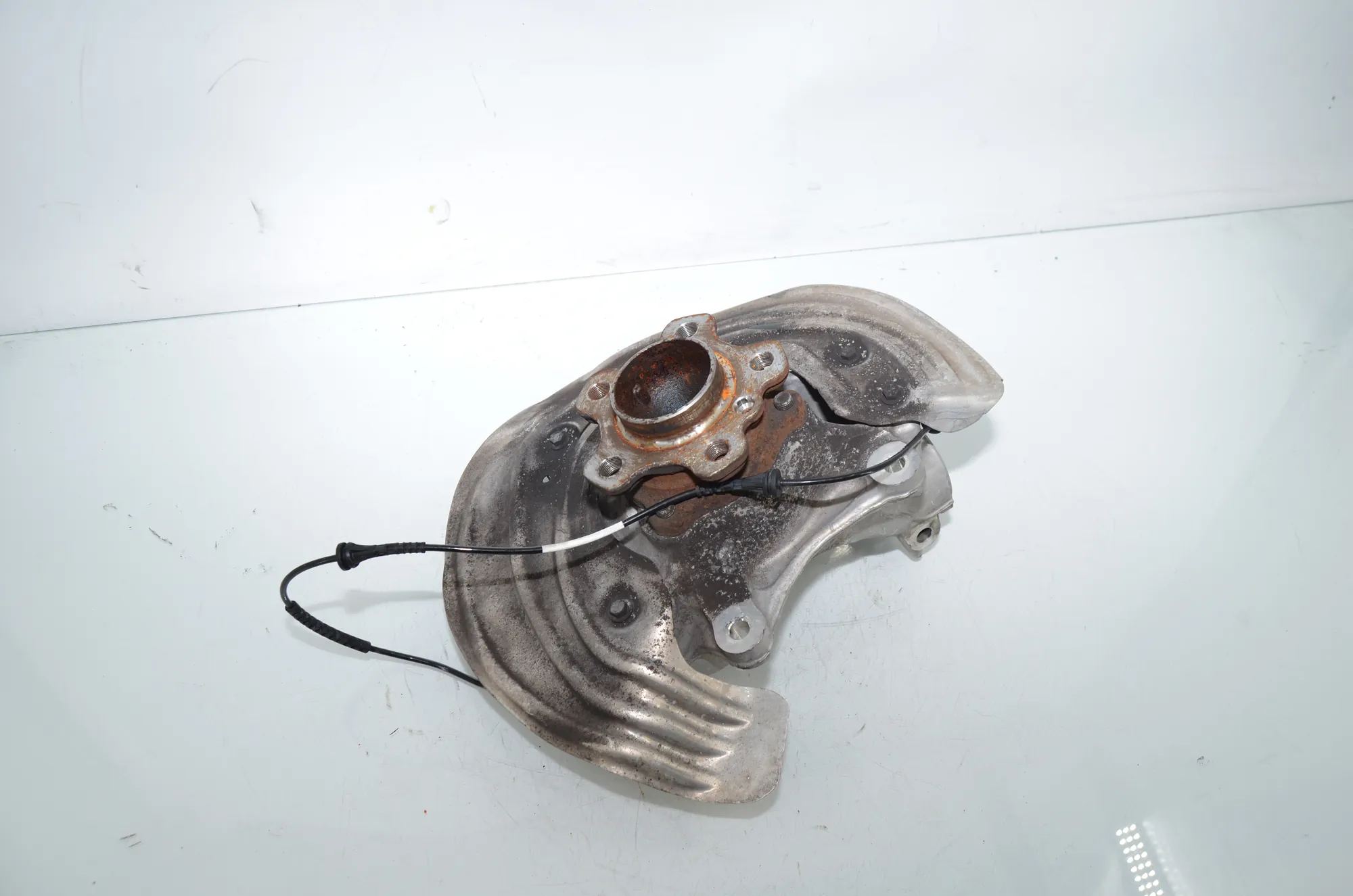 Front Left Wheel Hub – OEM 6878609 · BMW 3 Touring (G21) (2019 - -) 320 i 2023