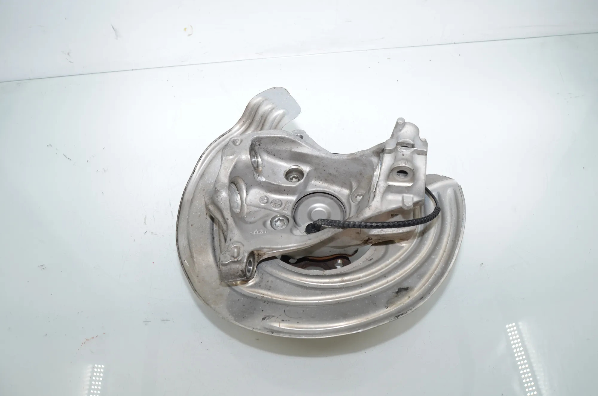 Front Left Wheel Hub – OEM 6878609 · BMW 3 Touring (G21) (2019 - -) 320 i 2023 – 3