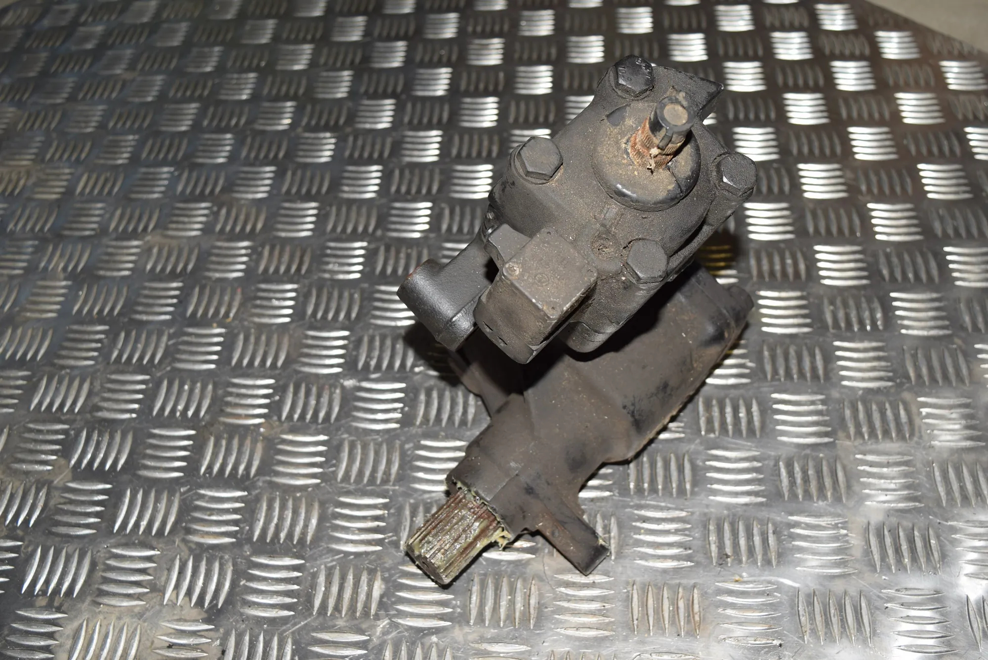 Steering Rack – OEM 1095191 · BMW 5 (E39) BMW 5 (E39) 540 i 1999 – 3