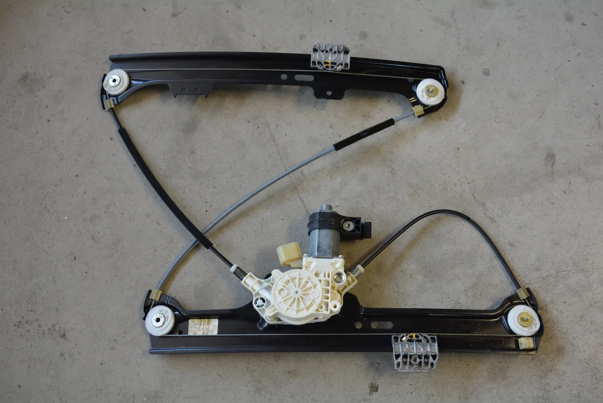 Front Left Door Window Regulator – OEM 71843837184741 · BMW 5 (E60) 525 d 2007 – 3