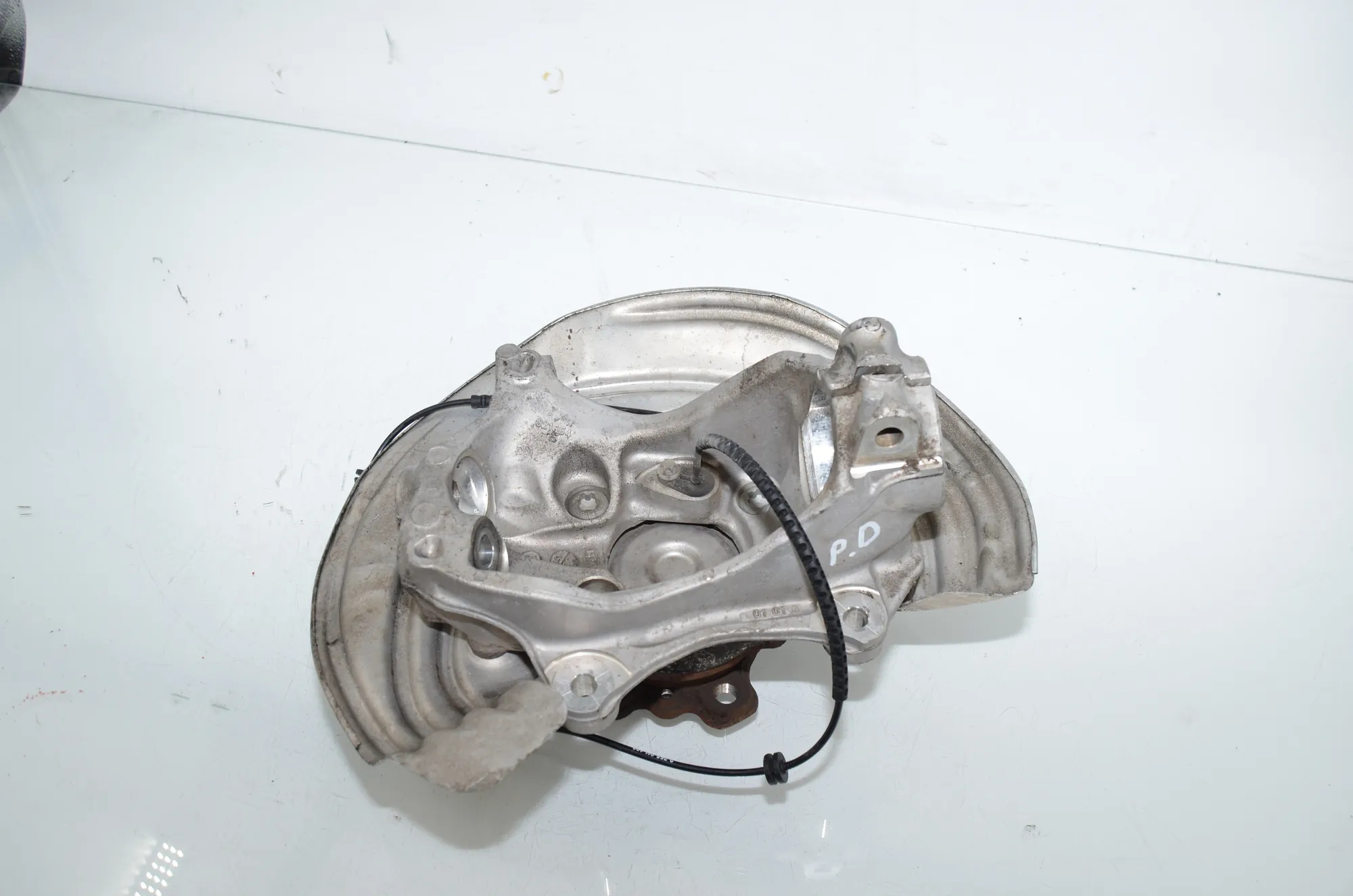 Front Right Wheel Hub – OEM 6878610 · BMW 3 Touring (G21) (2019 - -) 320 i 2023 – 3
