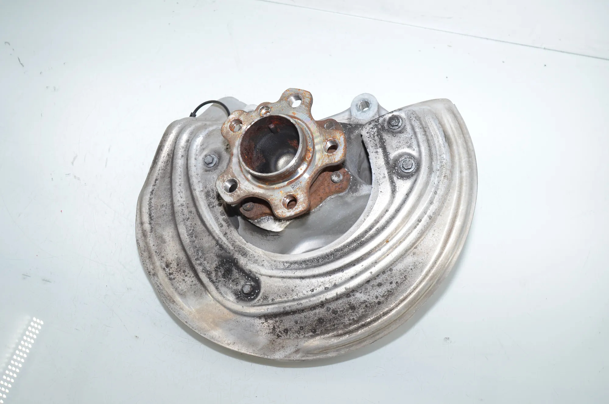Front Right Wheel Hub – OEM 6878610 · BMW 3 Touring (G21) (2019 - -) 320 i 2023 – 2