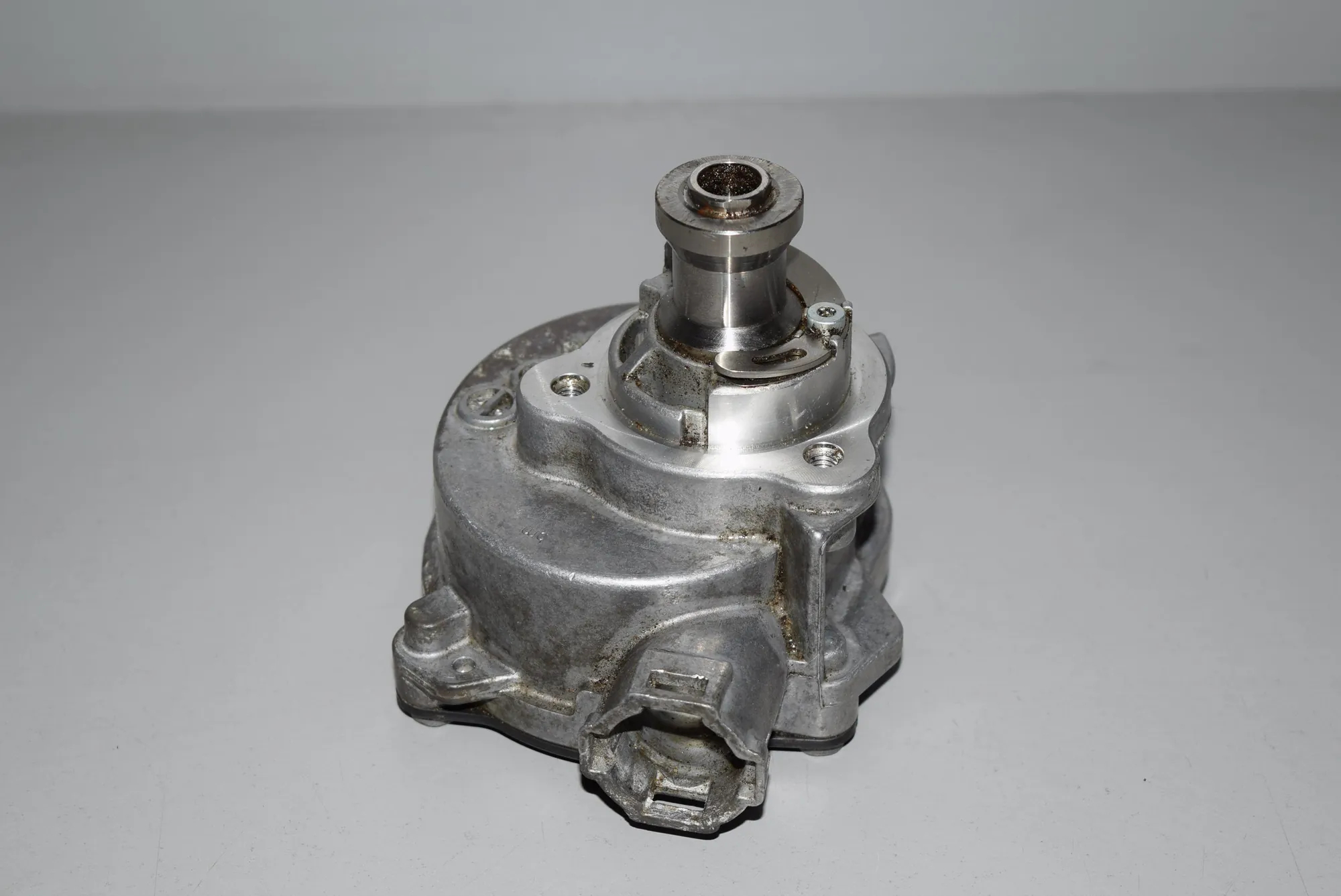 Vacuum Pump – OEM 7558344 · BMW X5 (E70) BMW X5 (E70) 2010 – 2