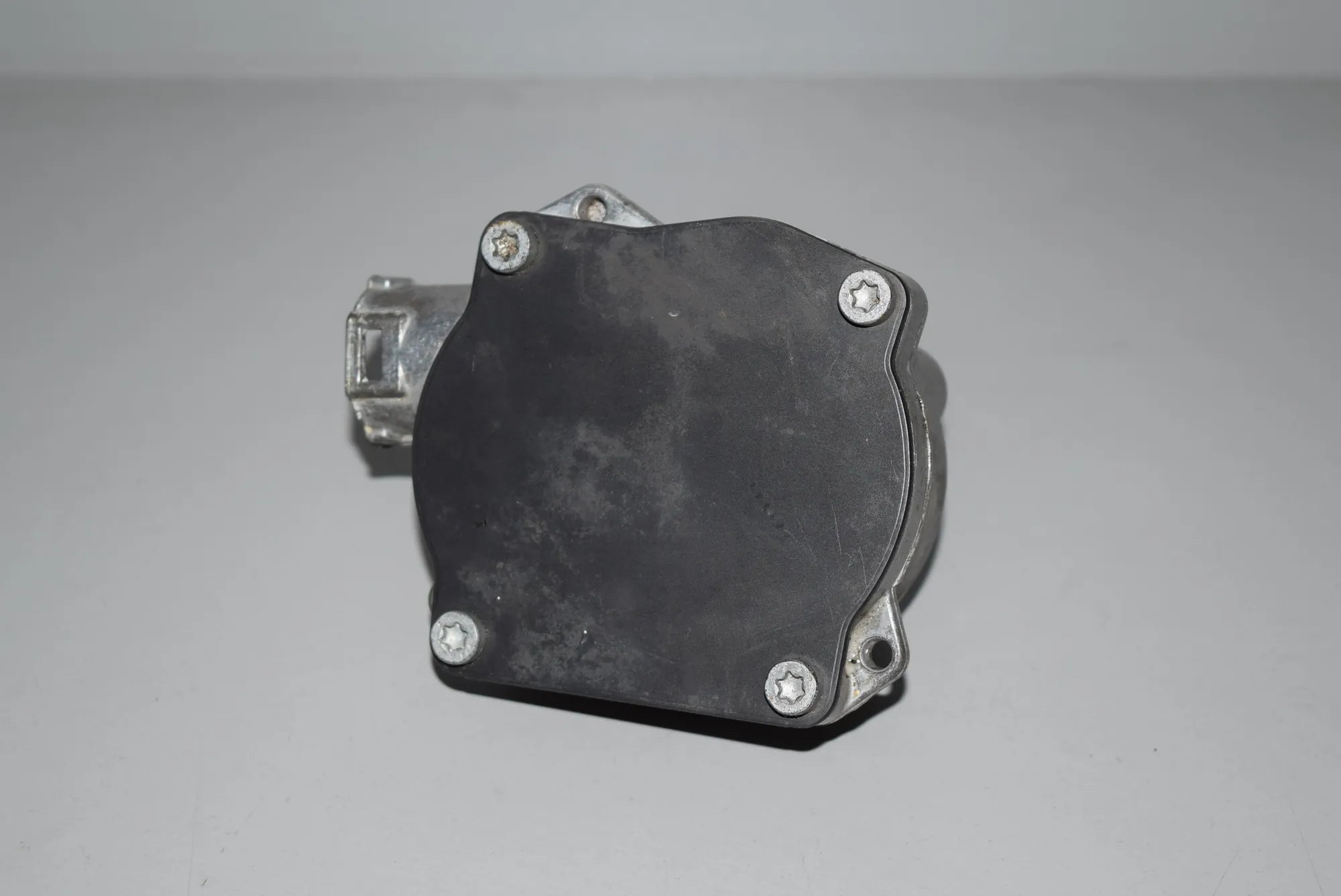 Vacuum Pump – OEM 7558344 · BMW X5 (E70) BMW X5 (E70) 2010 – 3