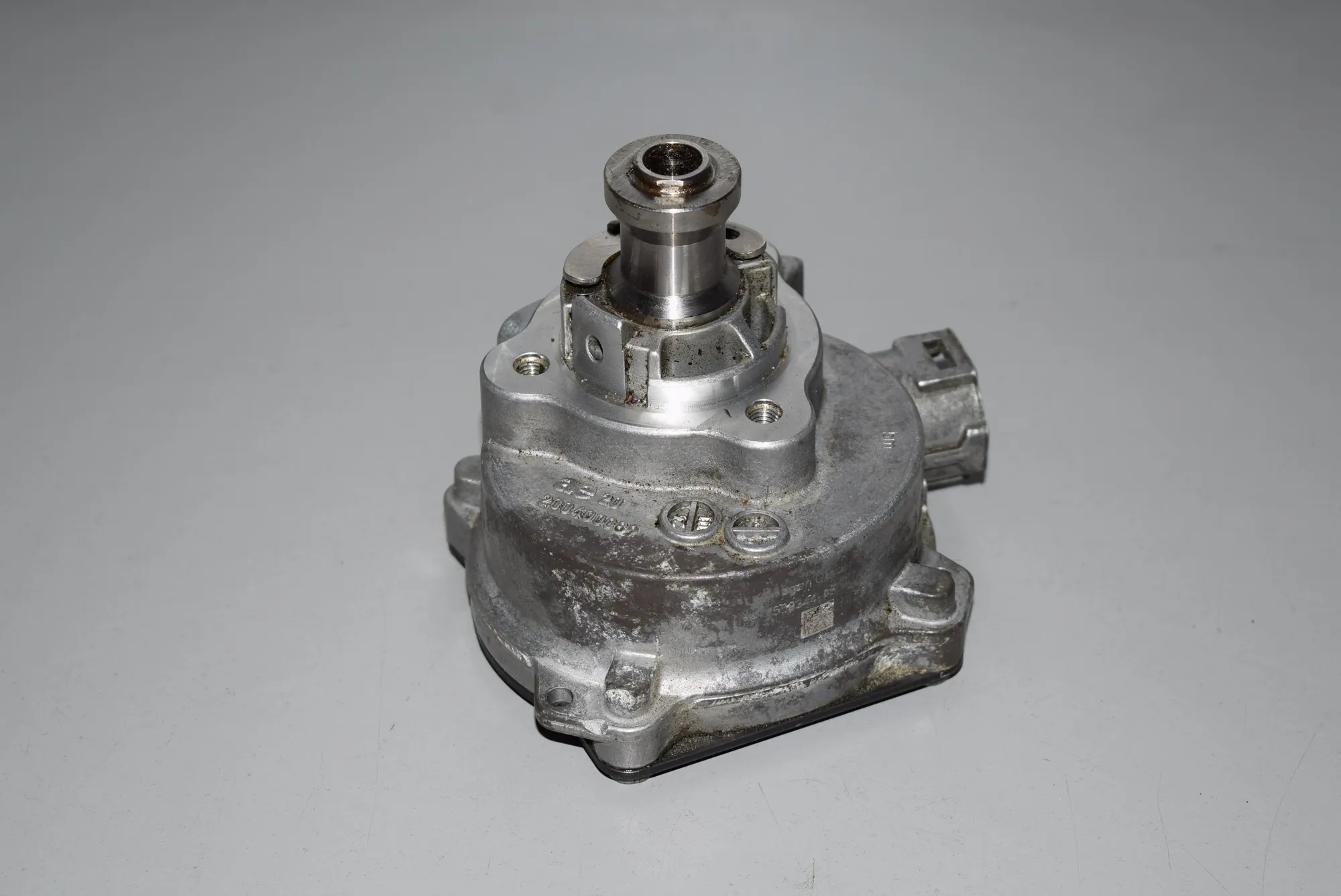 Vacuum Pump – OEM 7558344 · BMW X5 (E70) BMW X5 (E70) 2010 – 4