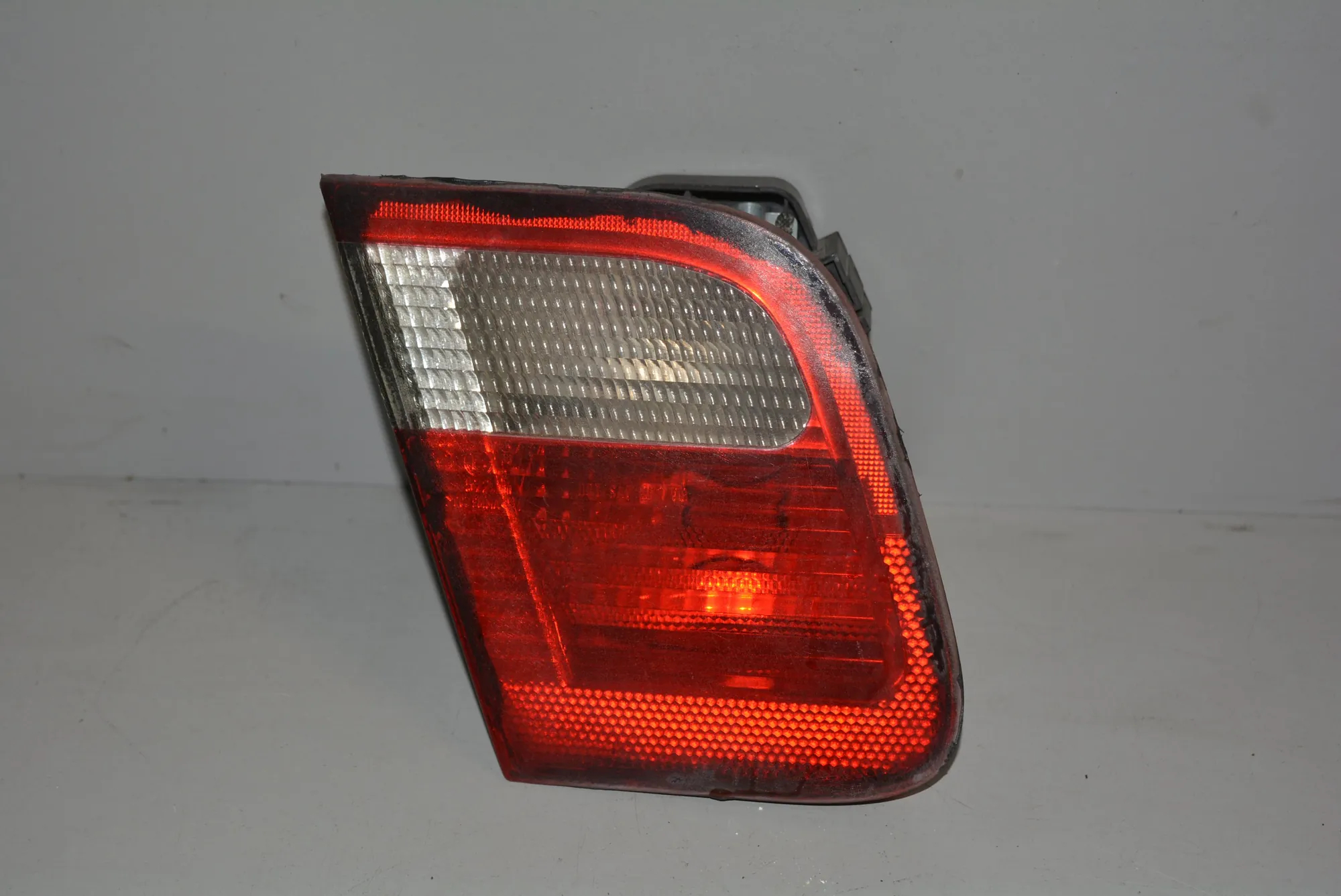 Left Side Tailgate Tail Light · BMW 3 (E46) 320 d 2000