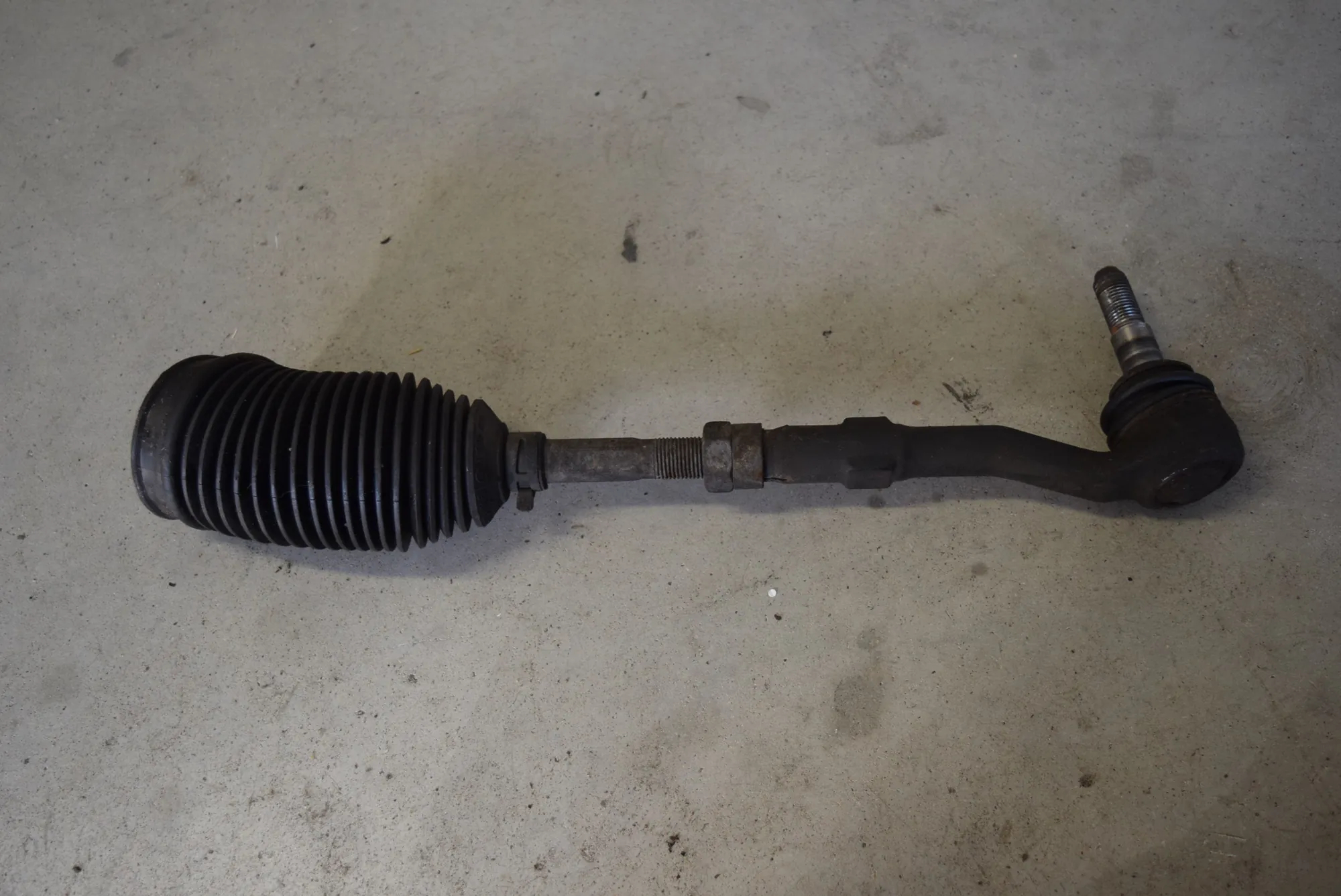Left Side Steering Tie Rod · BMW 7 (E65, E66, E67) BMW 7 (E65, E66, E67) 745 i, Li 2002