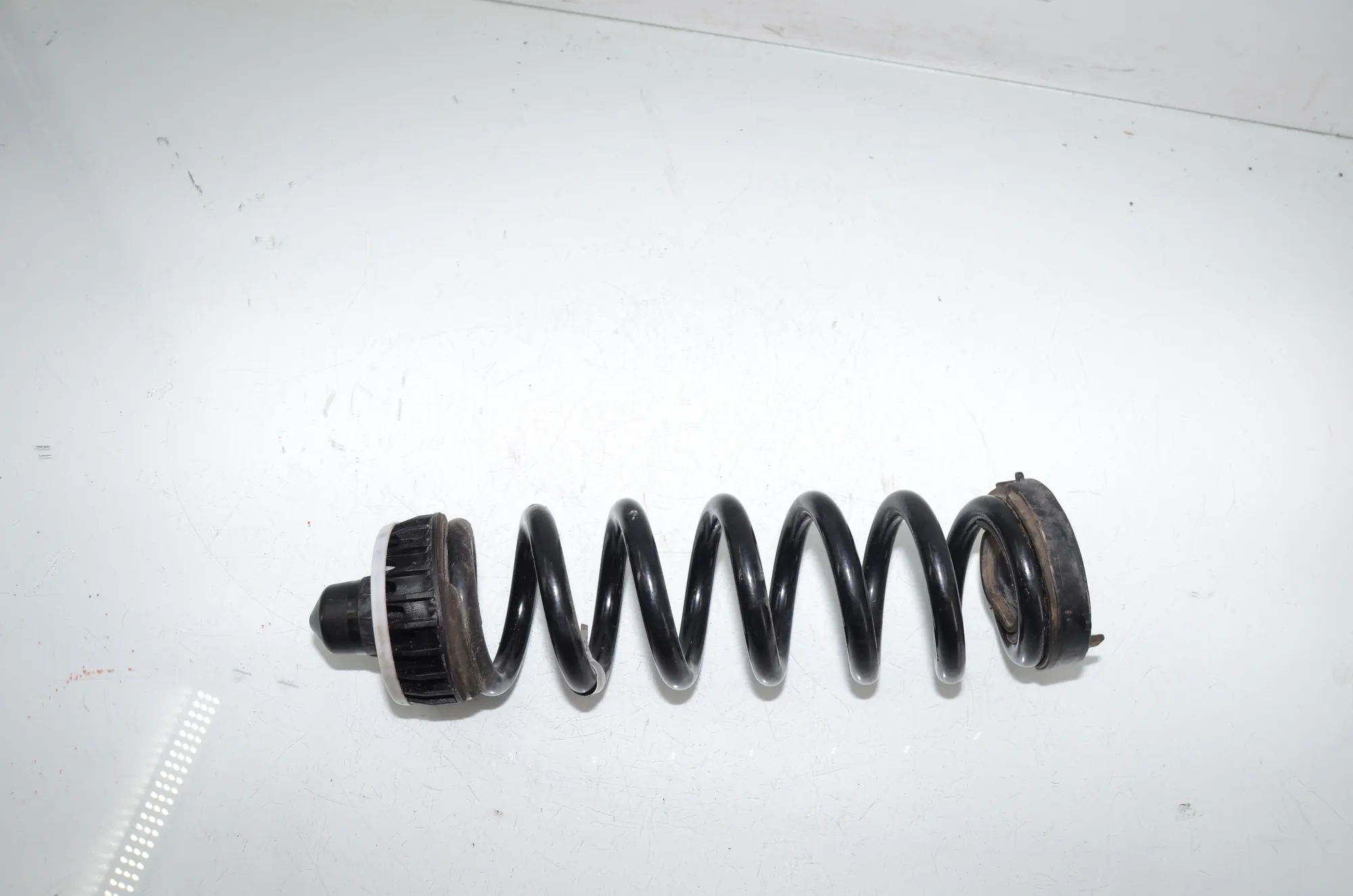 Rear Left Coil Spring – OEM 6889980 · BMW 3 Touring (G21) (2019 - -) 320 i 2023 – 4