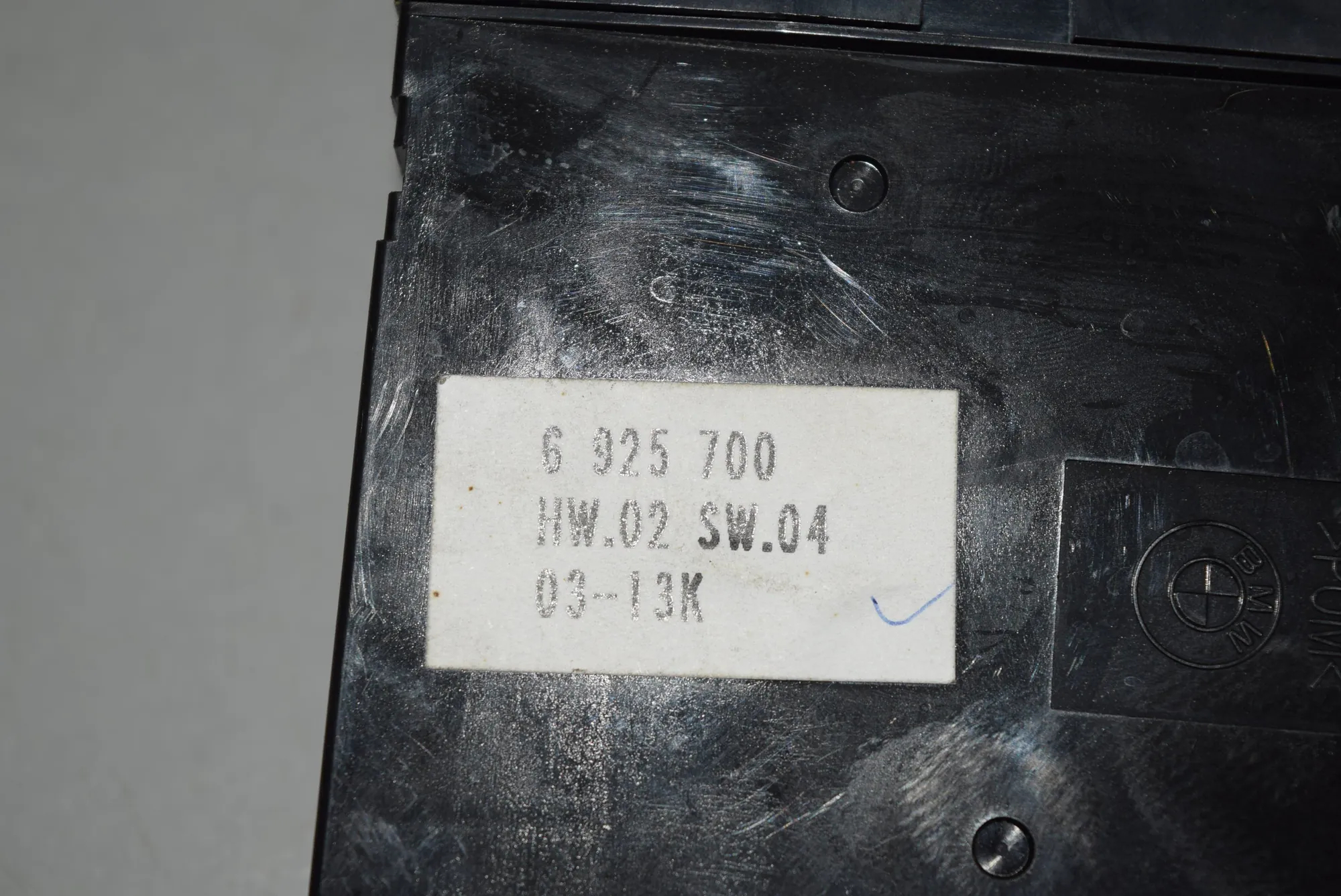 Front Left Door Window Switch – OEM 6925700 · BMW X5 (E53) 4.6 is 2003 – 5