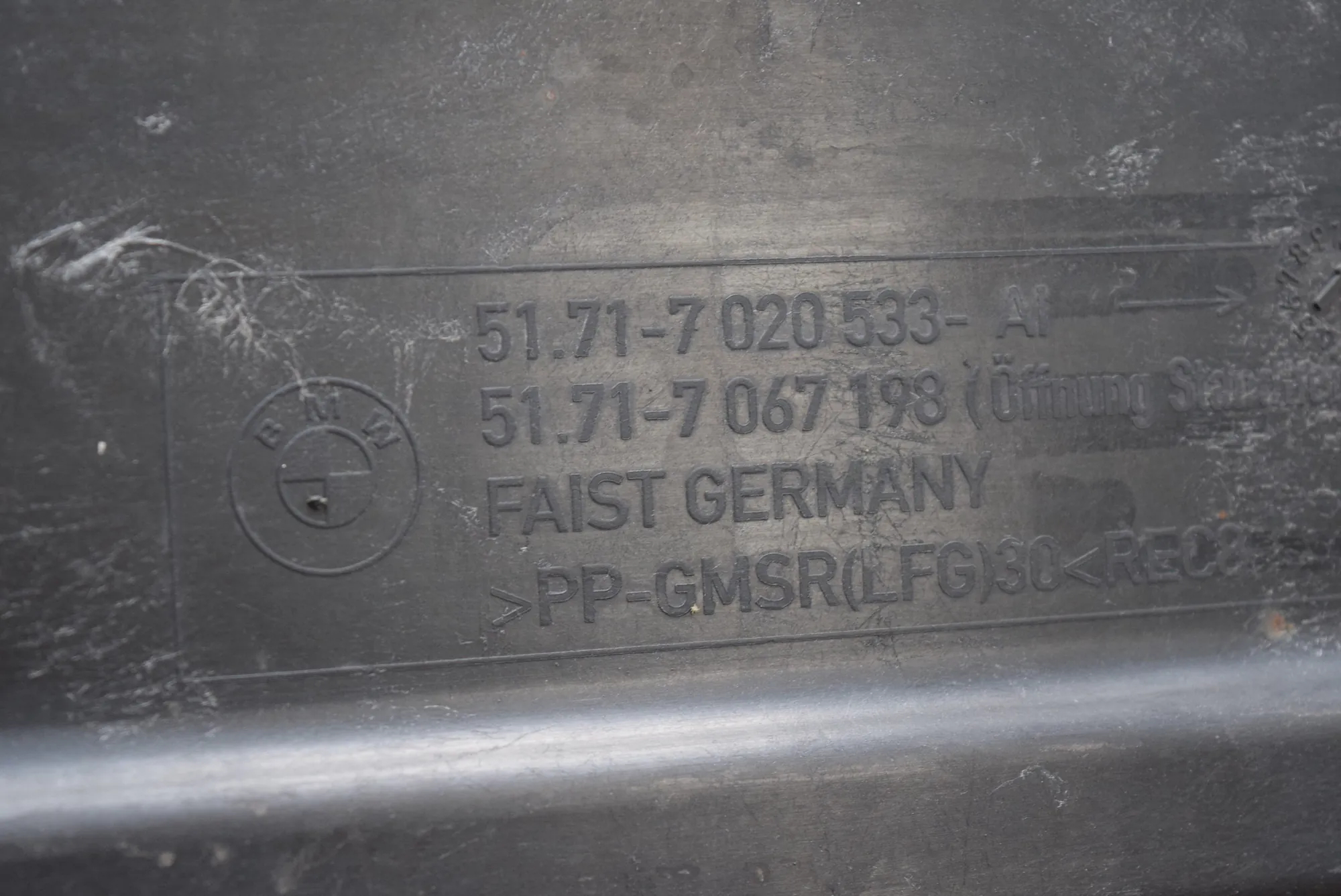 Left Side Underbody Cover – OEM 7020533 · BMW 7 (E65, E66, E67) BMW 7 (E65, E66, E67) 2002 – 3