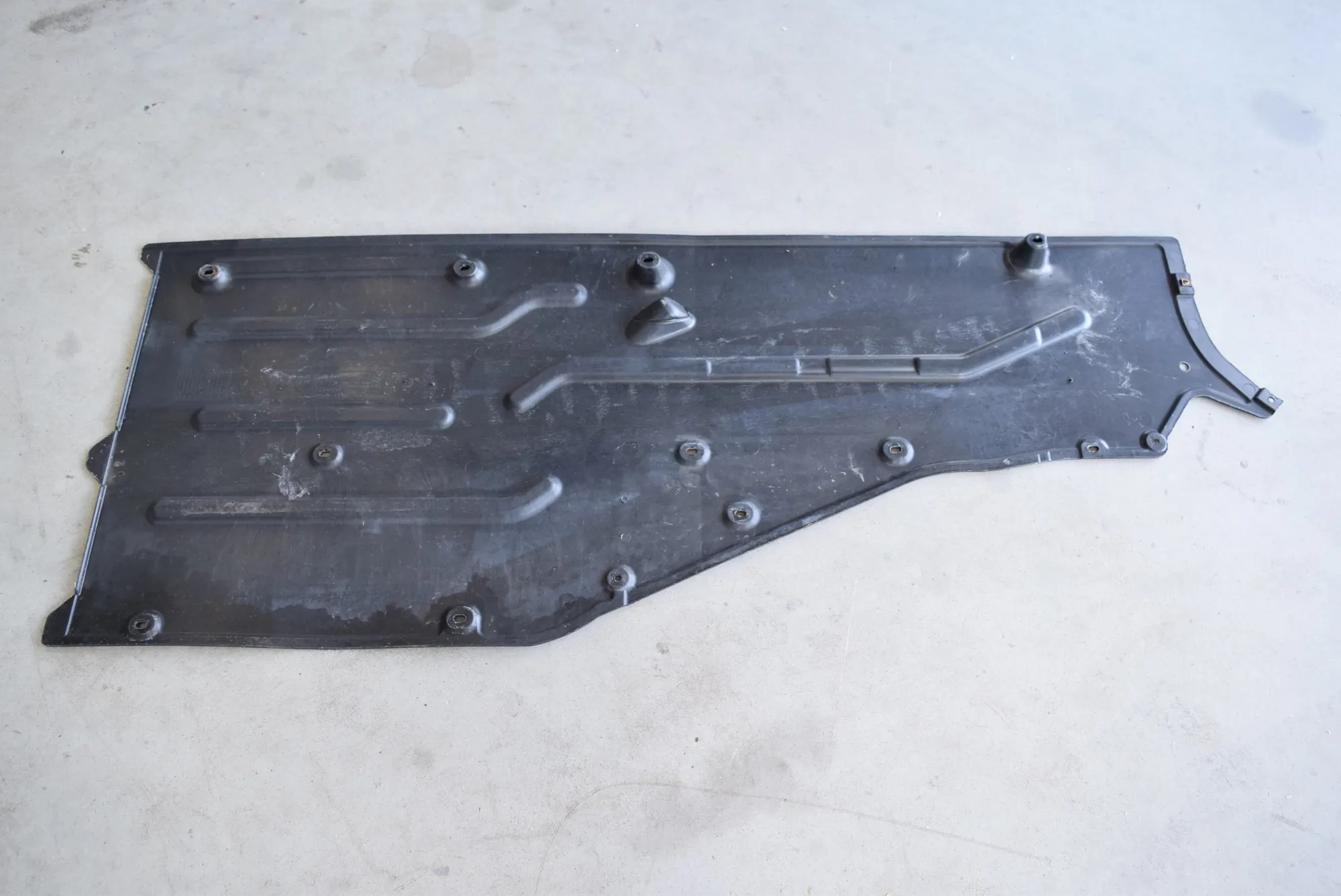 Left Side Underbody Cover – OEM 7020533 · BMW 7 (E65, E66, E67) BMW 7 (E65, E66, E67) 2002 – 2