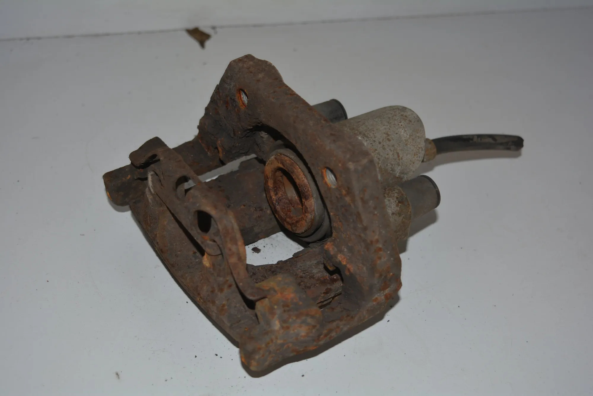 Rear Right Brake Caliper · BMW 7 (E65, E66, E67) BMW 7 (E65, E66, E67) 745 i, Li 2002 – 6