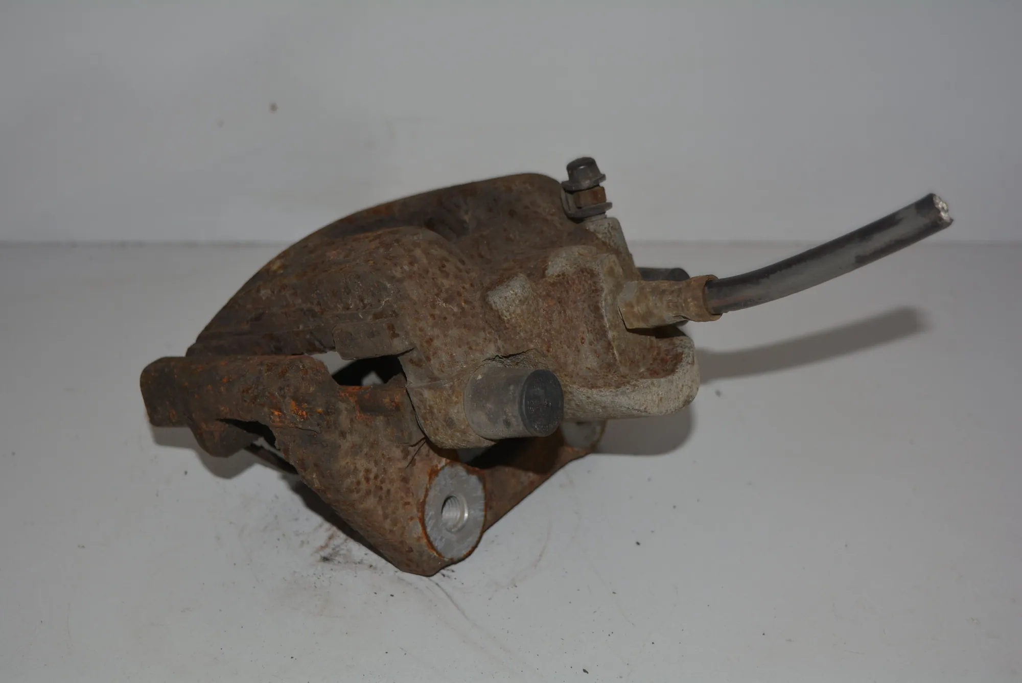 Rear Right Brake Caliper · BMW 7 (E65, E66, E67) BMW 7 (E65, E66, E67) 745 i, Li 2002 – 4