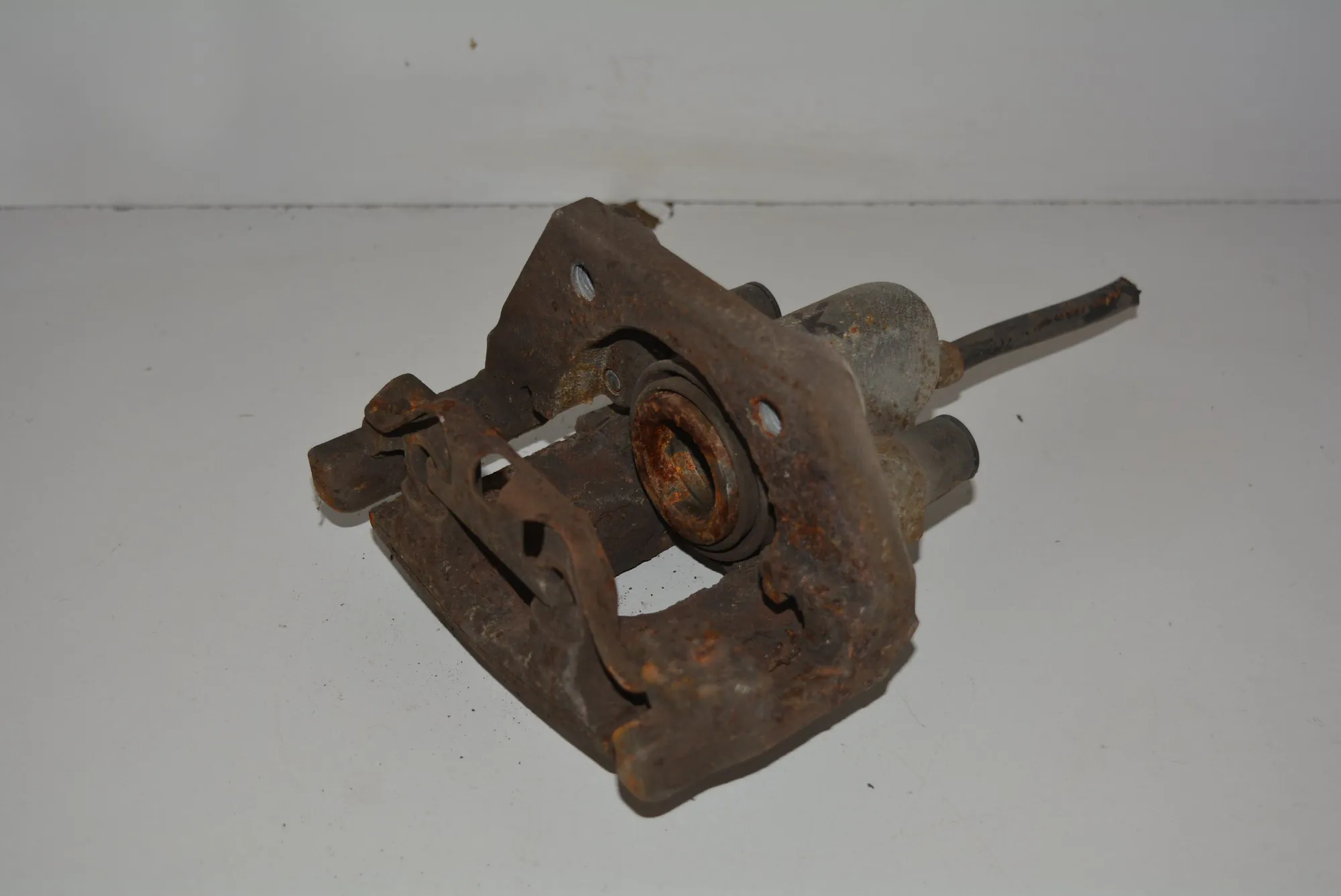 Rear Left Brake Caliper · BMW 7 (E65, E66, E67) BMW 7 (E65, E66, E67) 745 i, Li 2002 – 5