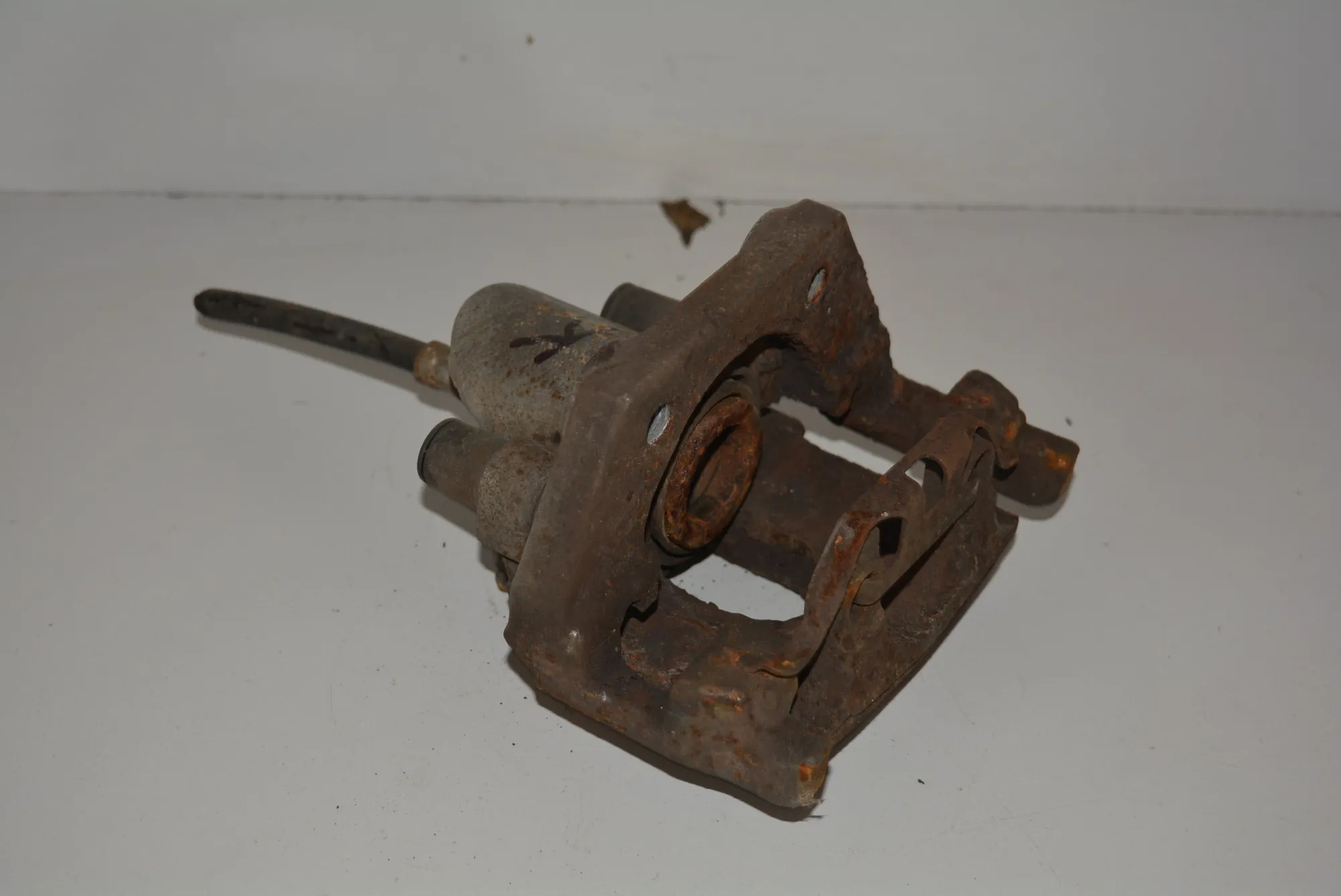 Rear Left Brake Caliper · BMW 7 (E65, E66, E67) BMW 7 (E65, E66, E67) 745 i, Li 2002 – 6