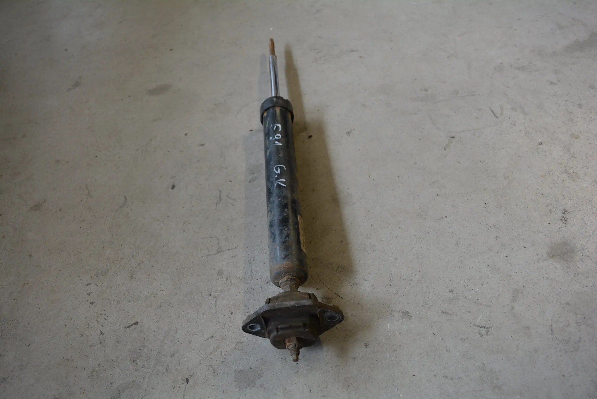 Rear Left Shock Absorber – OEM 6772927 · BMW 3 Touring (E91) BMW 3 Touring (E91) 2009