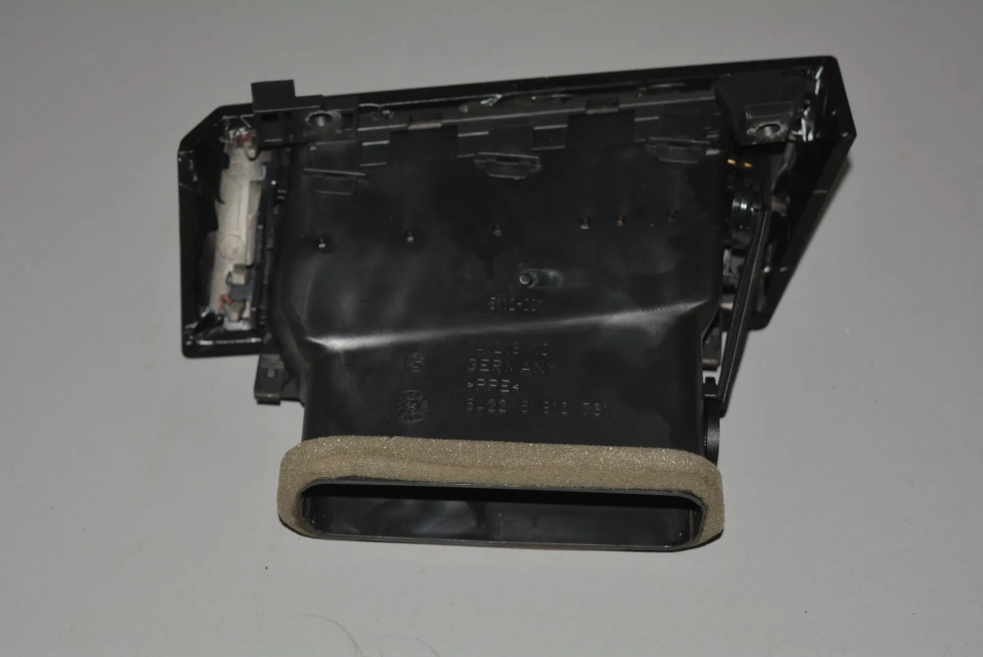 Dashboard Air Vents – OEM 6910731 · BMW 5 (E60) BMW 5 (E60) 2003