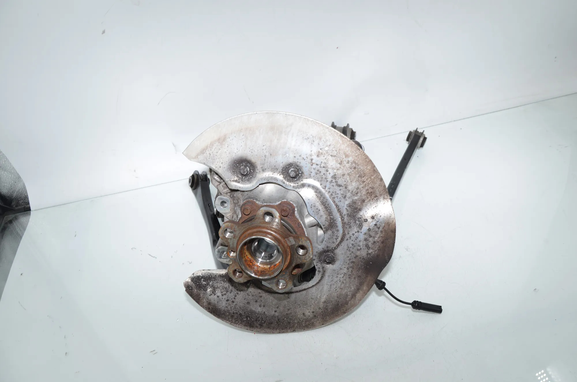 Rear Left Wheel Hub Spindle – OEM 6898479 · BMW 3 Touring (G21) (2019 - -) 320 i 2023 – 2