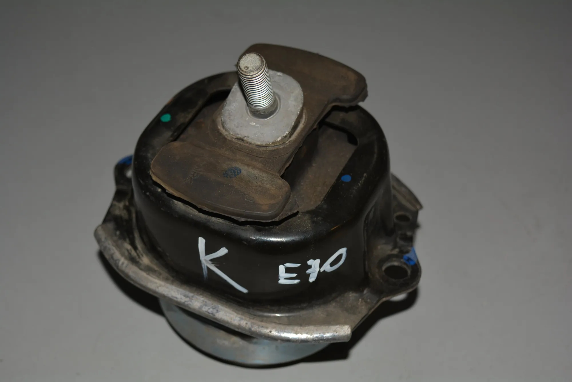 Left Side Engine Mount – OEM NA · BMW X5 (E70) BMW X5 (E70) 2009
