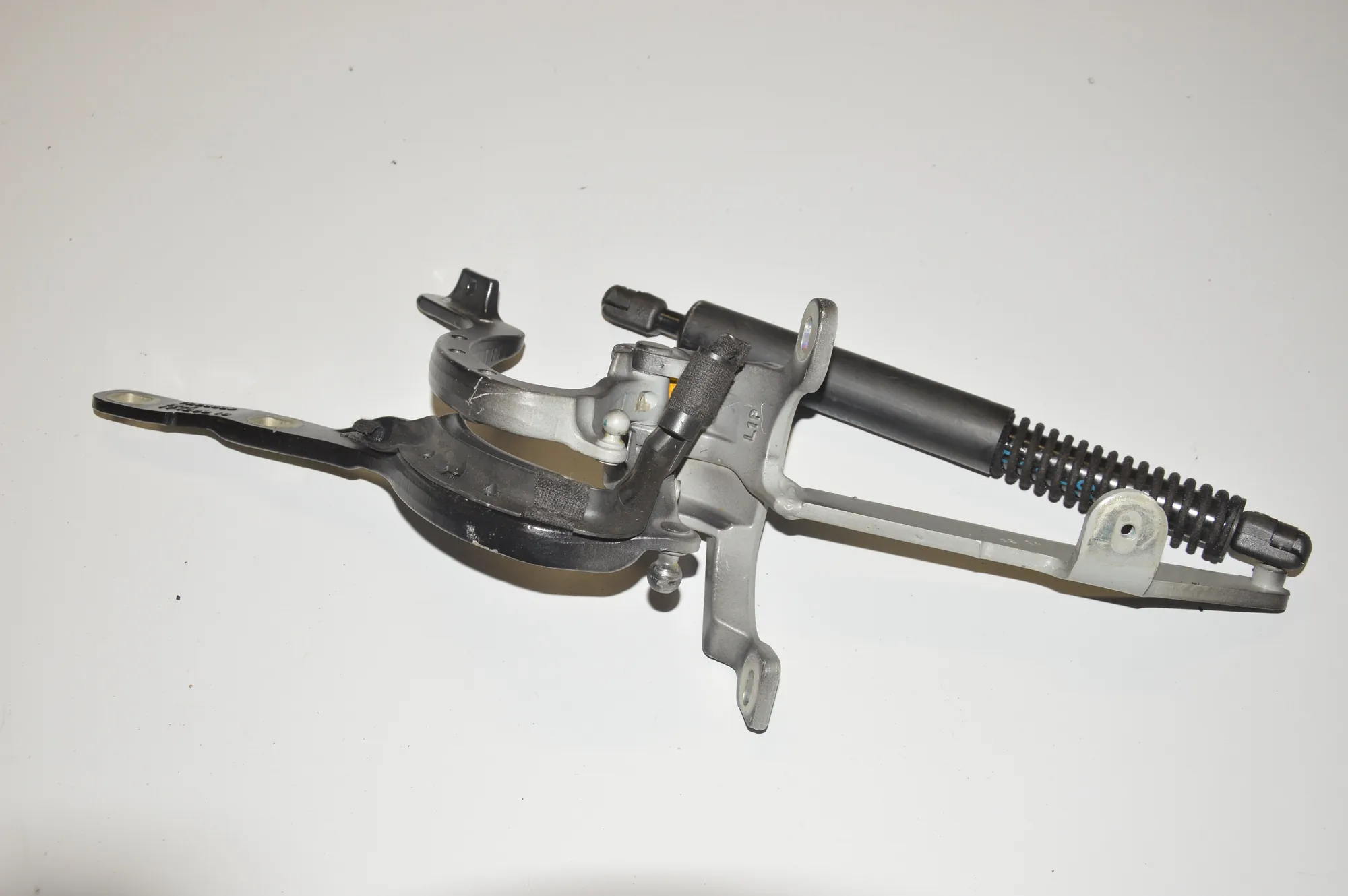 Left Side Bootlid Hinge – OEM 7210557 · BMW 5 Touring (F11) 525 d xDrive 2014