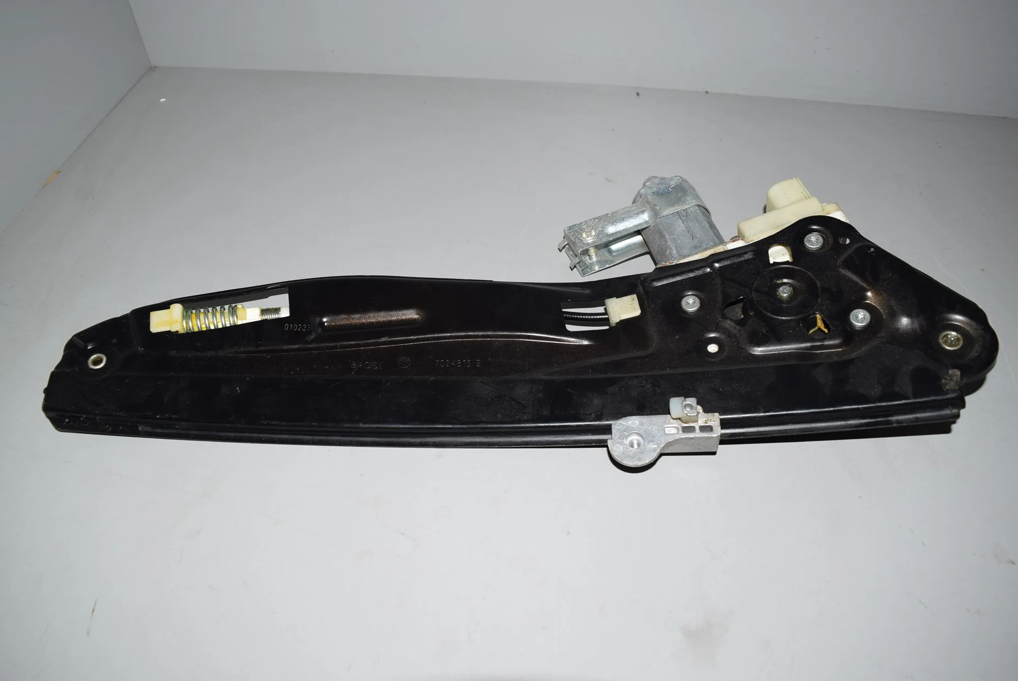 Rear Left Door Window Regulator – OEM 7024813 · BMW 7 (E65, E66, E67) BMW 7 (E65, E66, E67) 745 i 2002
