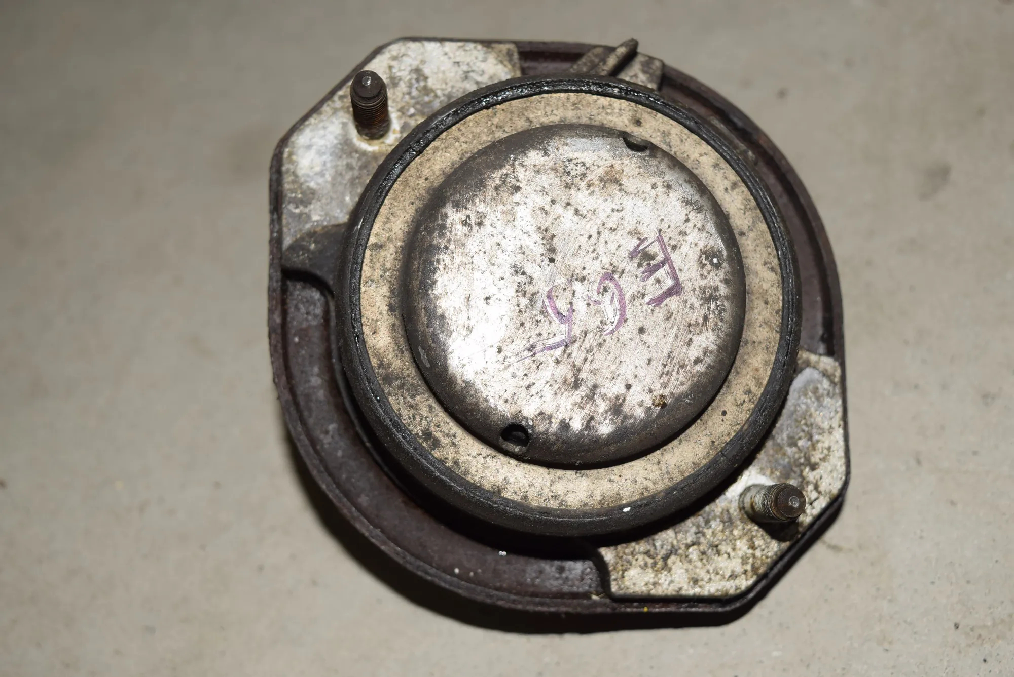 Left Side Engine Mount – OEM 6754613 · BMW 7 (E65, E66, E67) BMW 7 (E65, E66, E67) 745 i, Li 2002 – 2